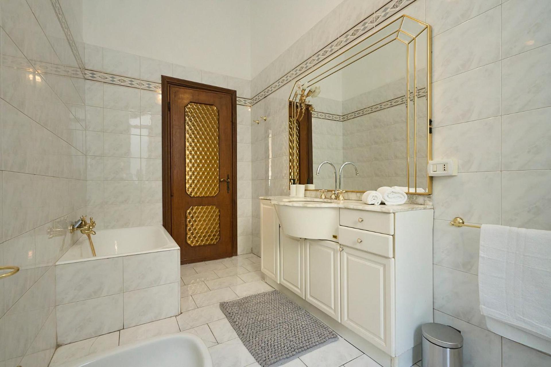 Apartment Vintage House - 2 Minutes Walk From Station *