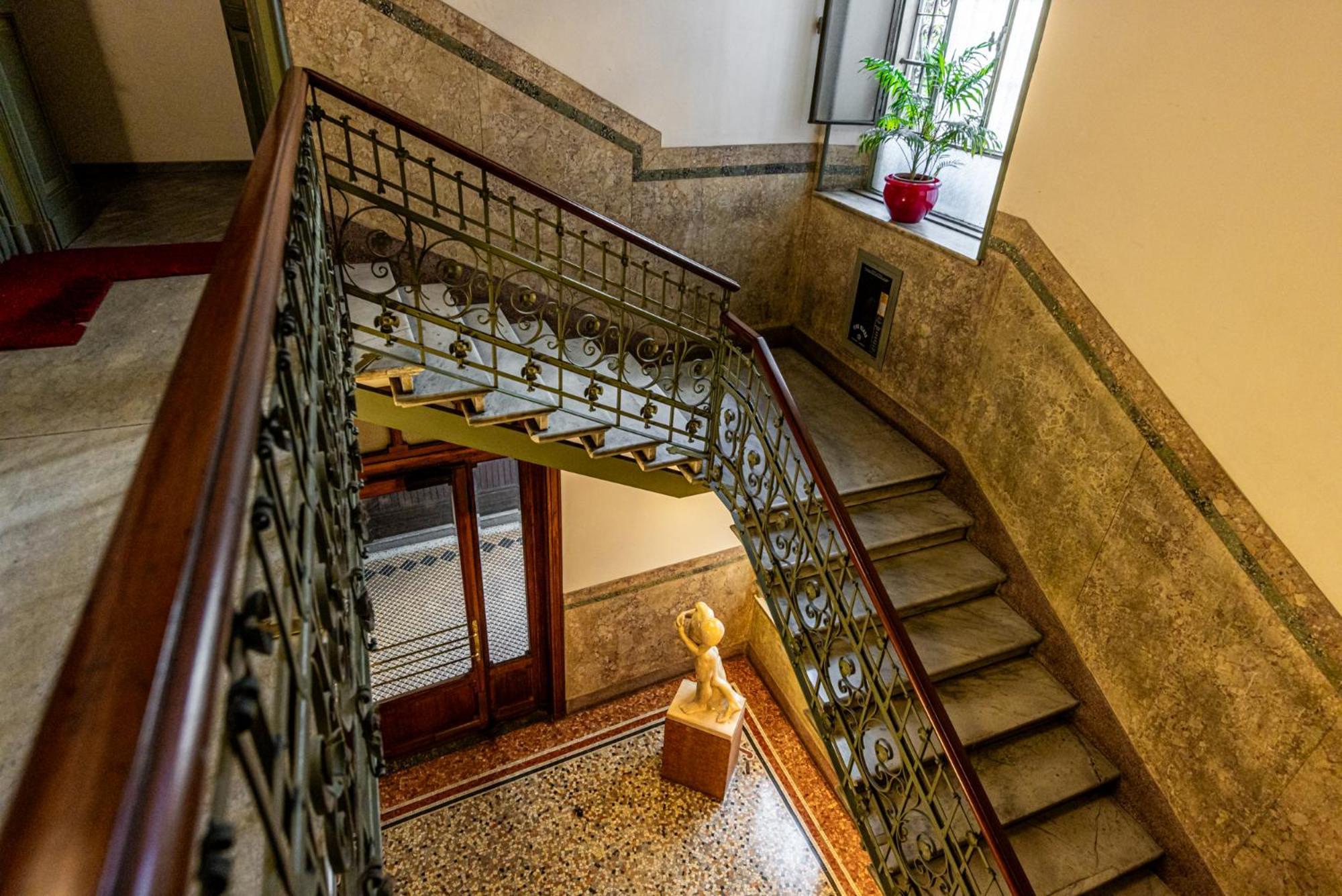 Apartment Luxury, Modern & Charming Near Station Milan