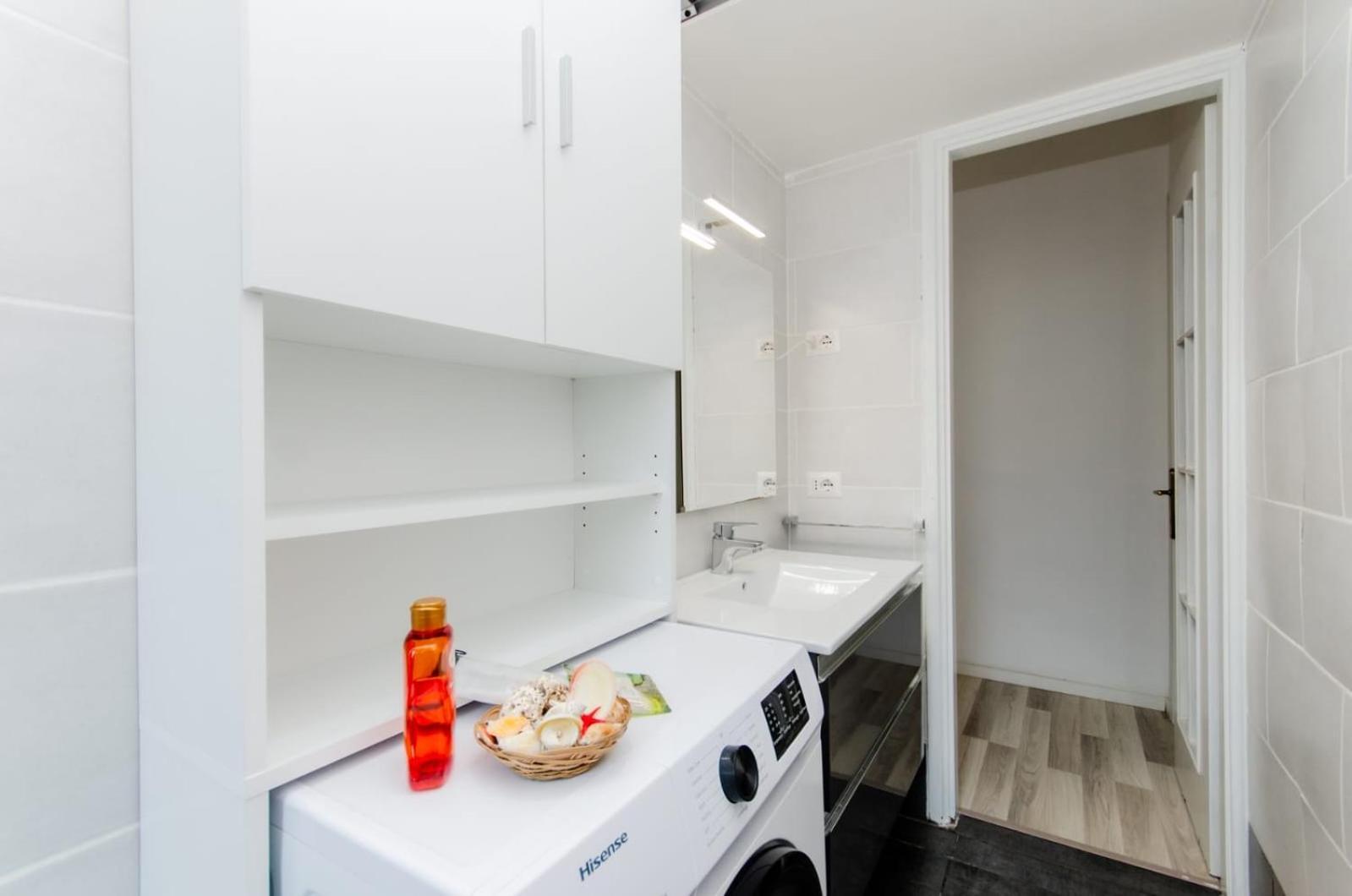 Lugano S&s Home, Moderna E Tranquilla, Vicino Al Centro Di Milano, Con Parcheggio Gratuito Esterno Apartment