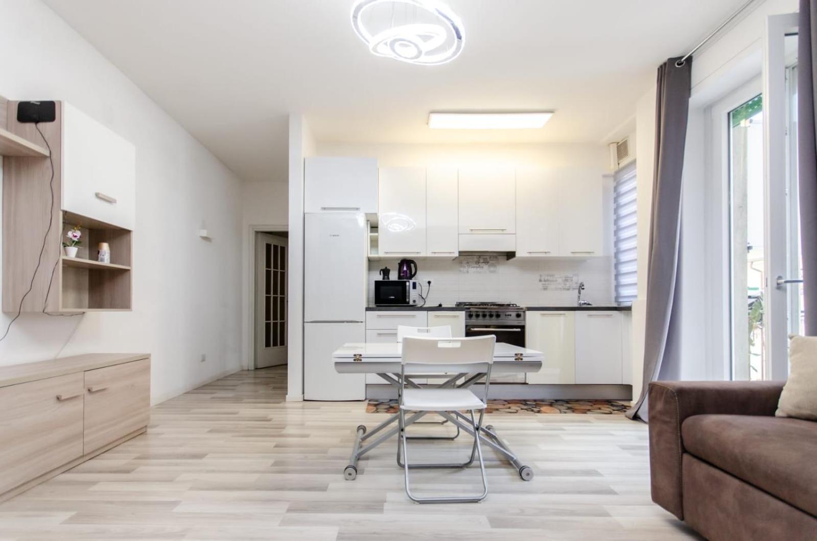 Apartment Lugano S&s Home, Moderna E Tranquilla, Vicino Al Centro Di Milano, Con Parcheggio Gratuito Esterno Milan