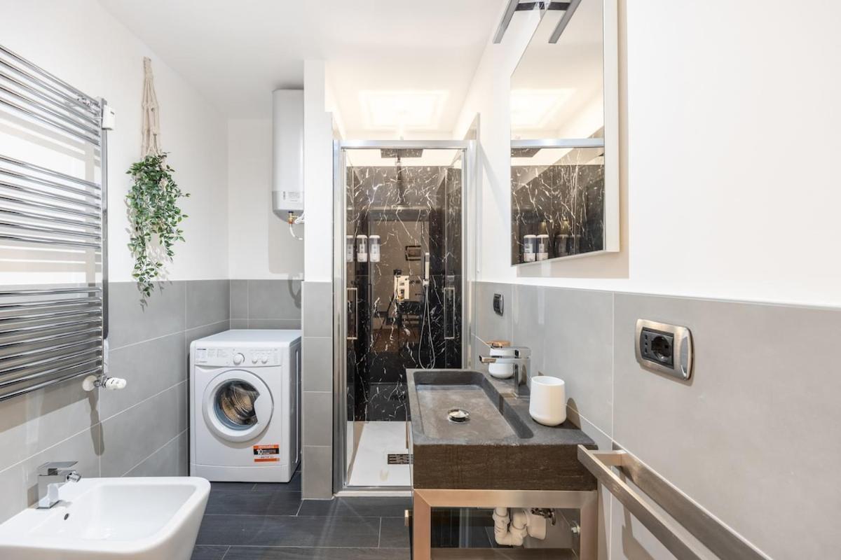 Apartment Design I Steps From Fair & Metro