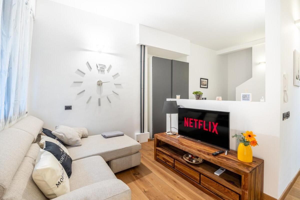 Apartment Design I Steps From Fair & Metro *
