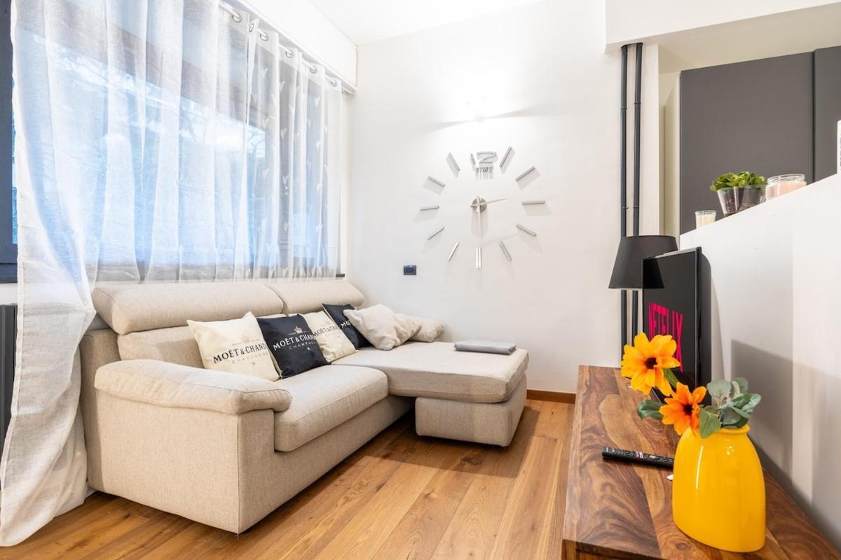 Apartment Design I Steps From Fair & Metro Milan