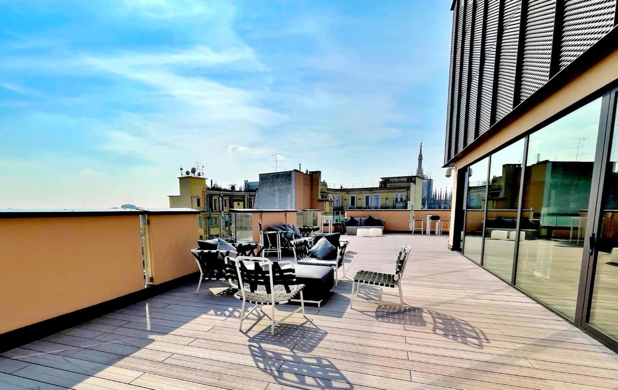 San Babila Tower With Panoramic Terrace Overlooking Duomo By Rentopolis Apartment Milan