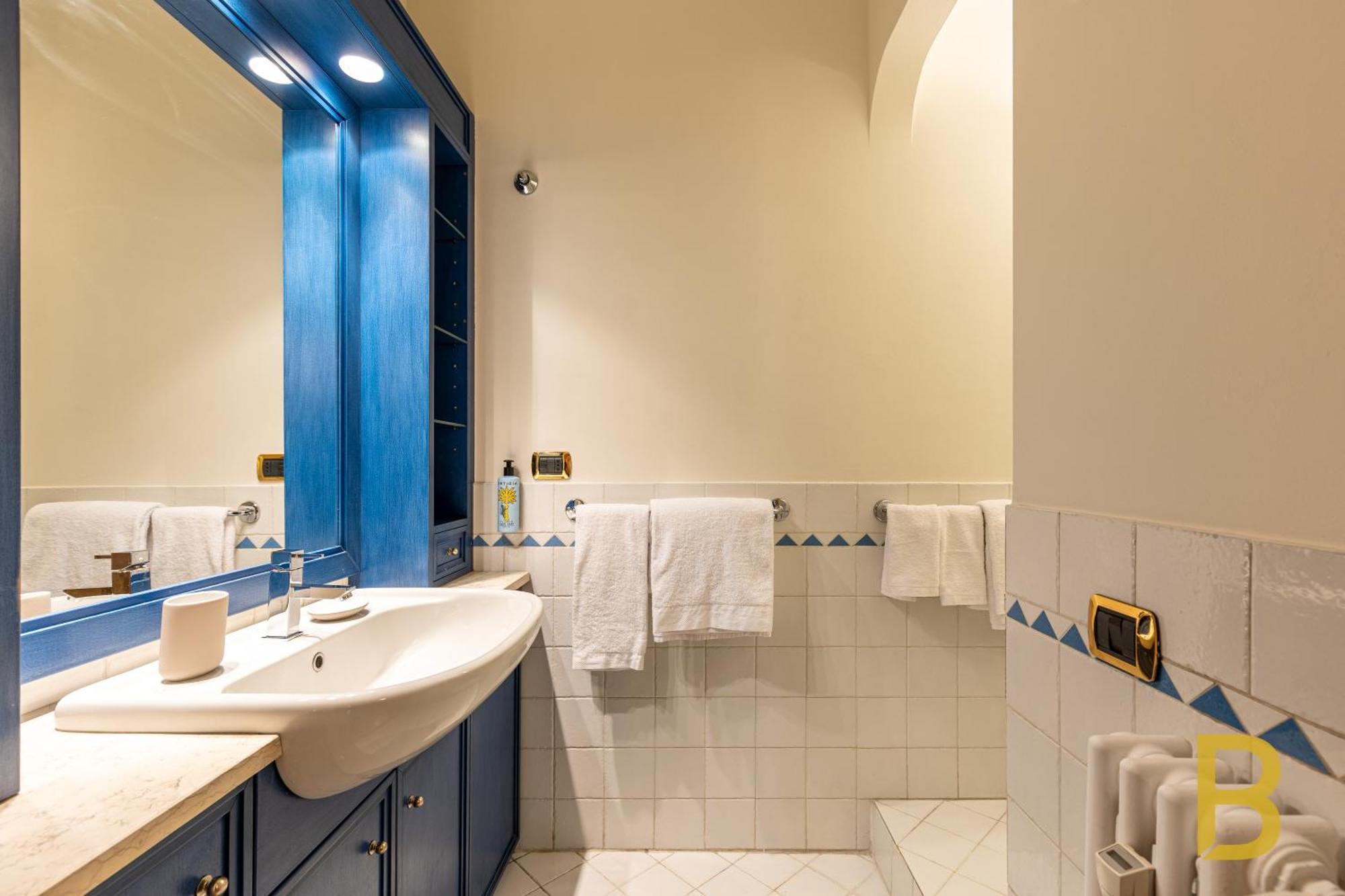 Apartment Beplace In Pagano Milan