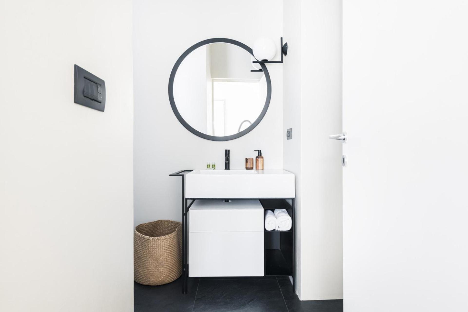 Apartment Easylife - Con Terrazzo Vicino Duomo Milan