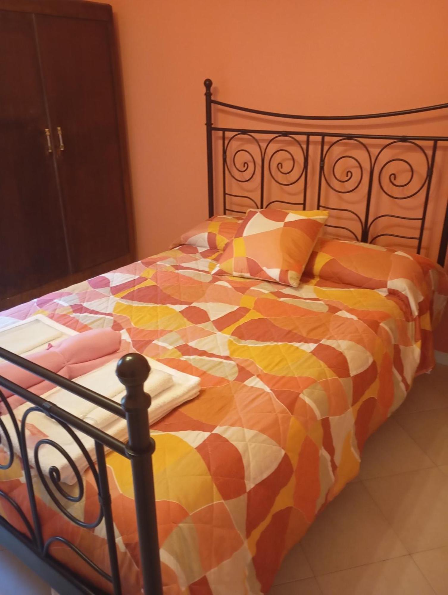 Apartment Flores Home, Vintage Charm Near Center & Navigli Milan
