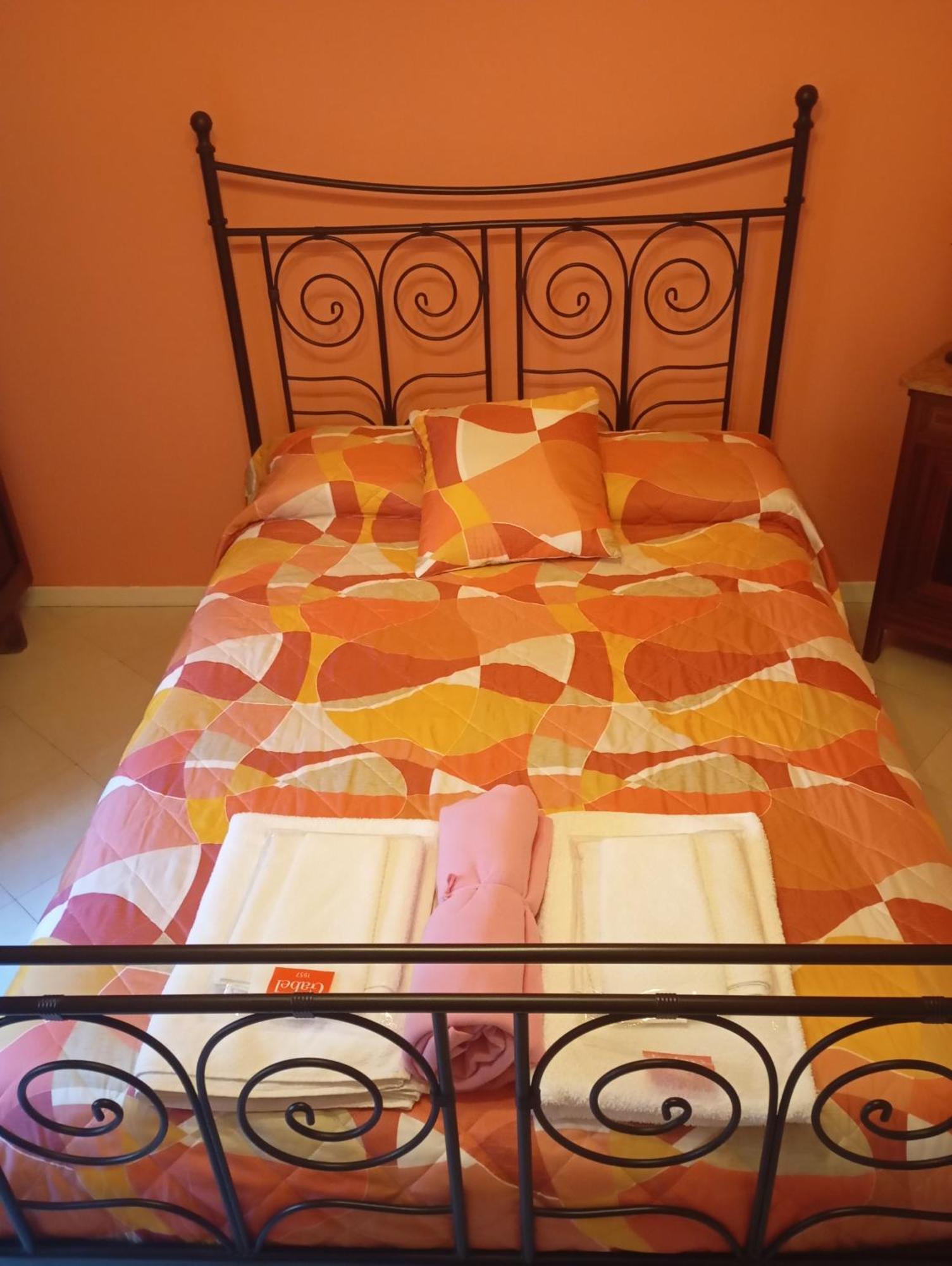 Flores Home, Vintage Charm Near Center & Navigli Milan