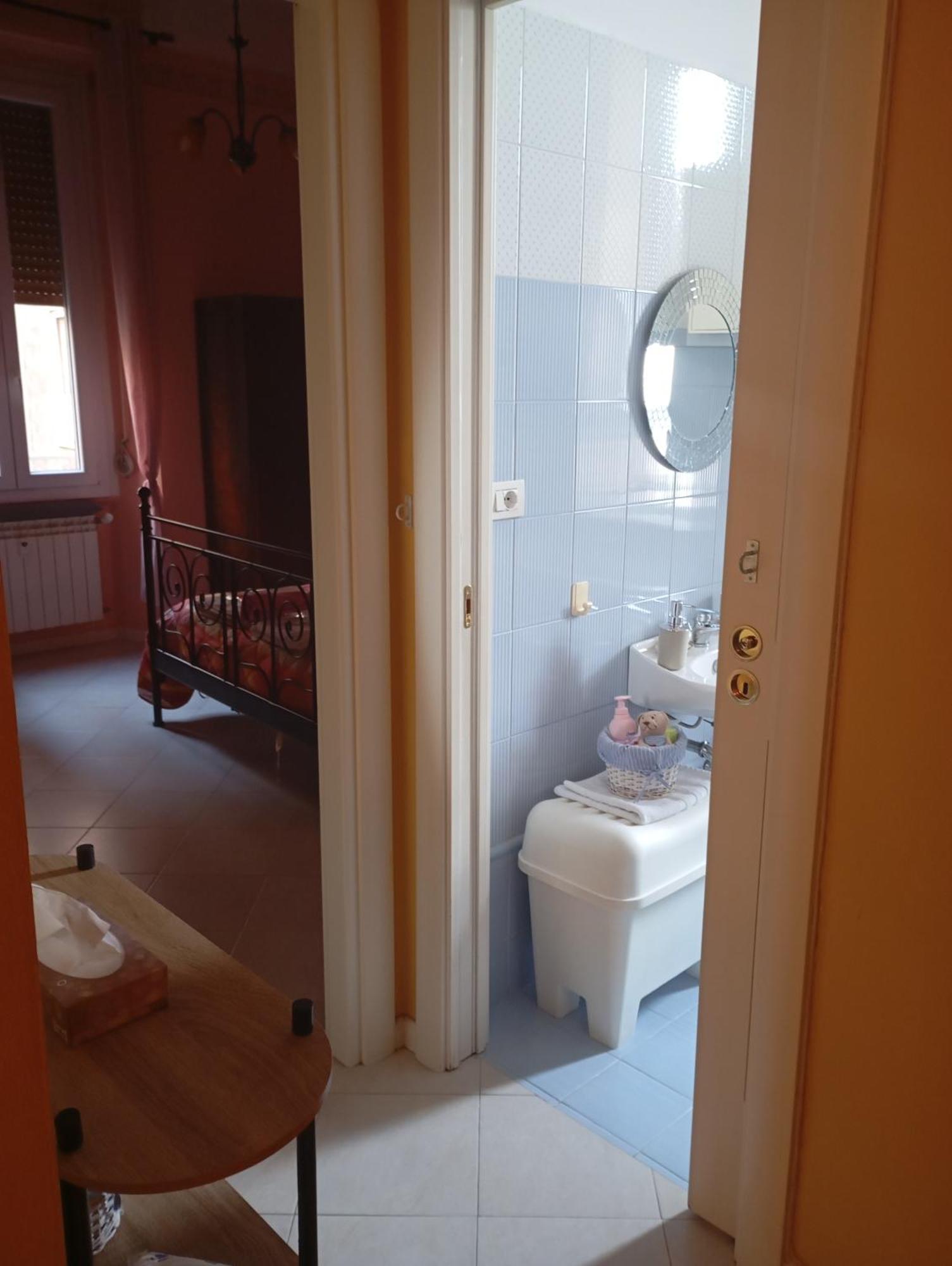 Flores Home, Vintage Charm Near Center & Navigli * Milan