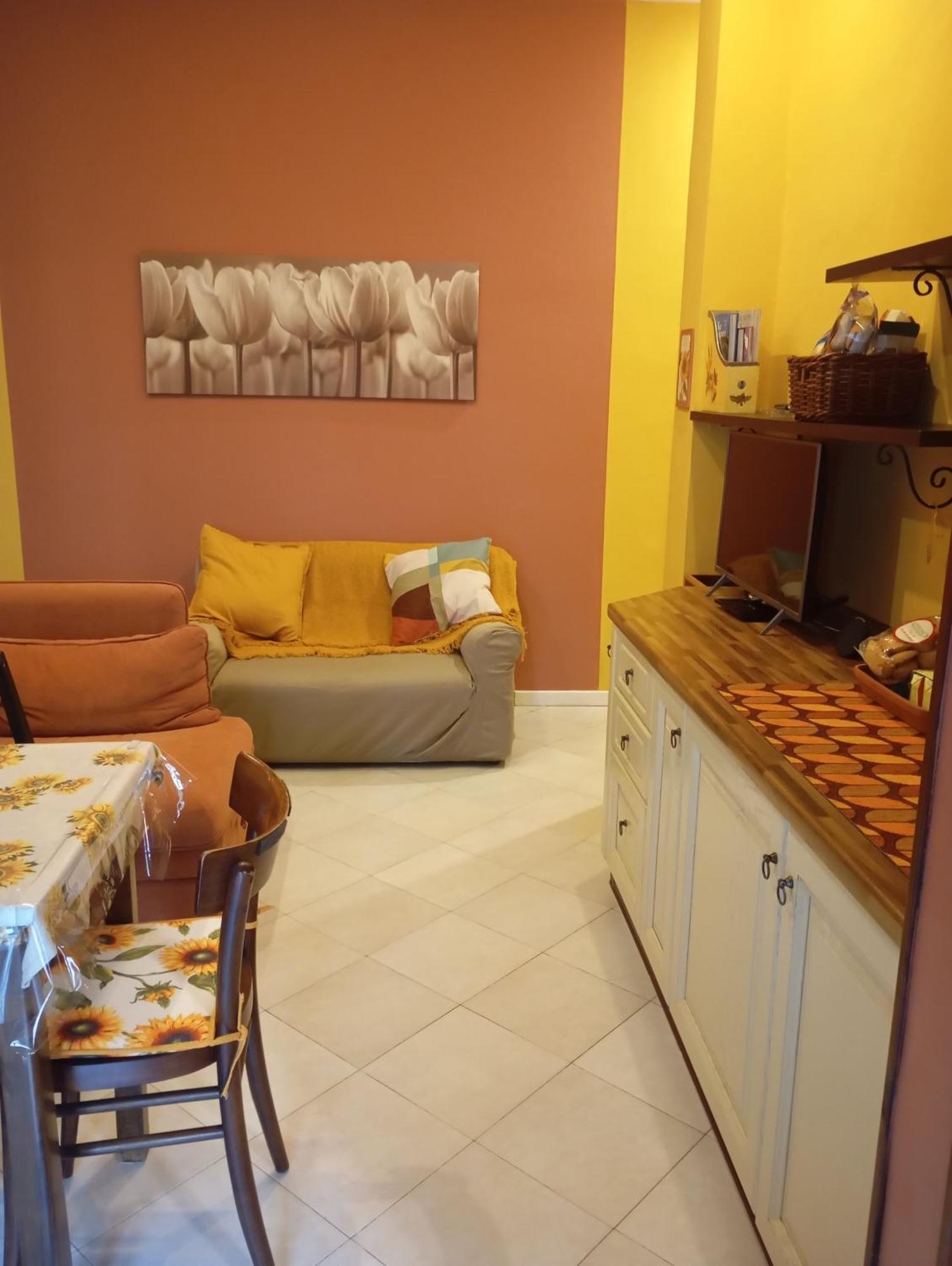 Flores Home, Vintage Charm Near Center & Navigli Apartment *