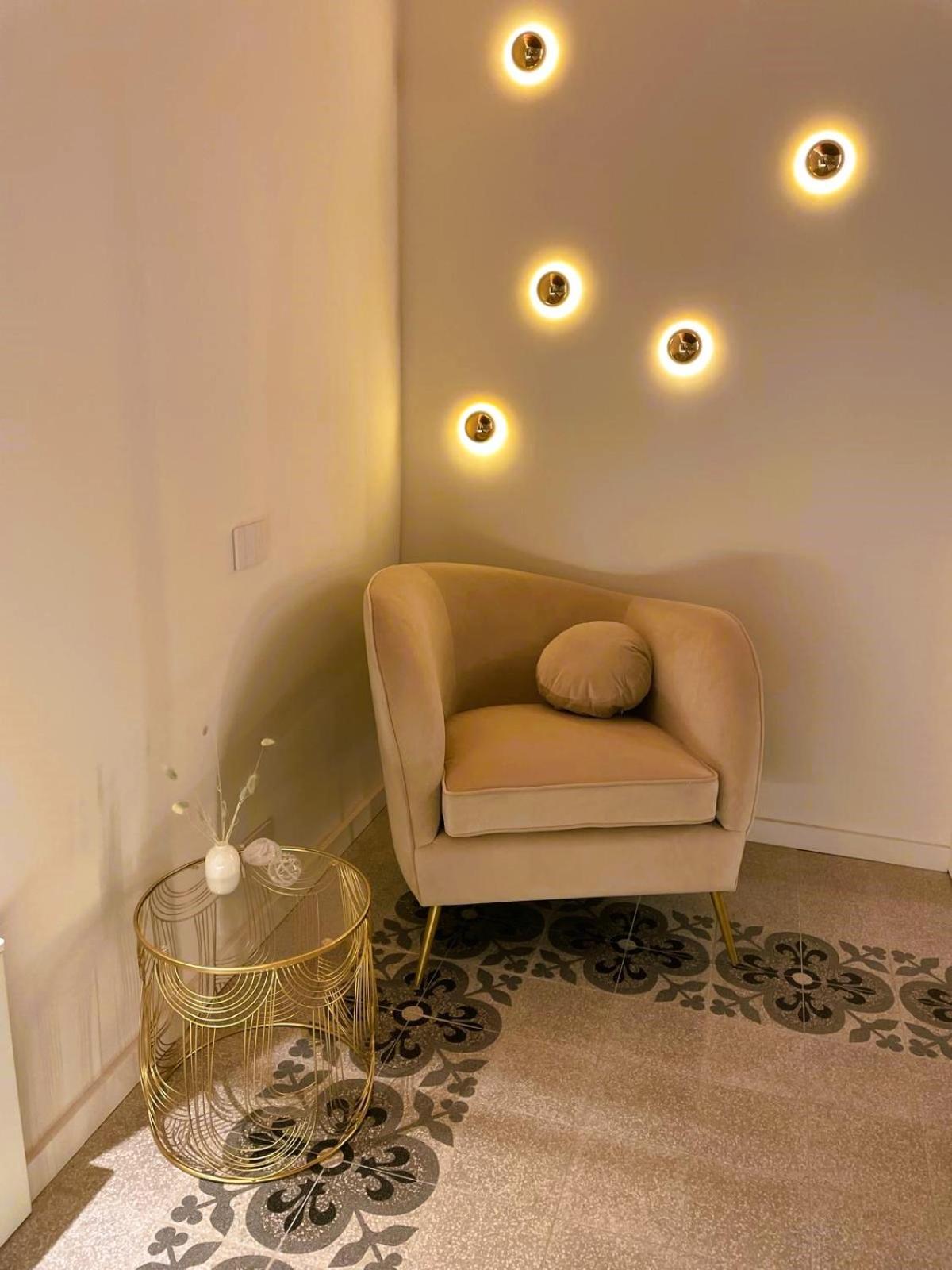 Younique Boutique * Milan