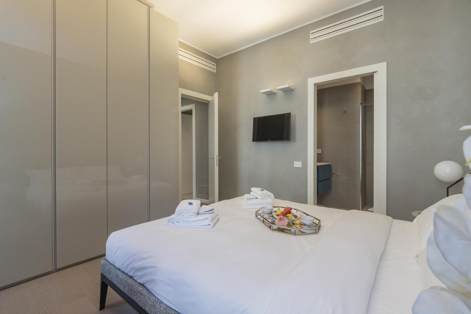 Apartment San Babila Tower With Panoramic Terrace Overlooking Duomo By Rentopolis Milan