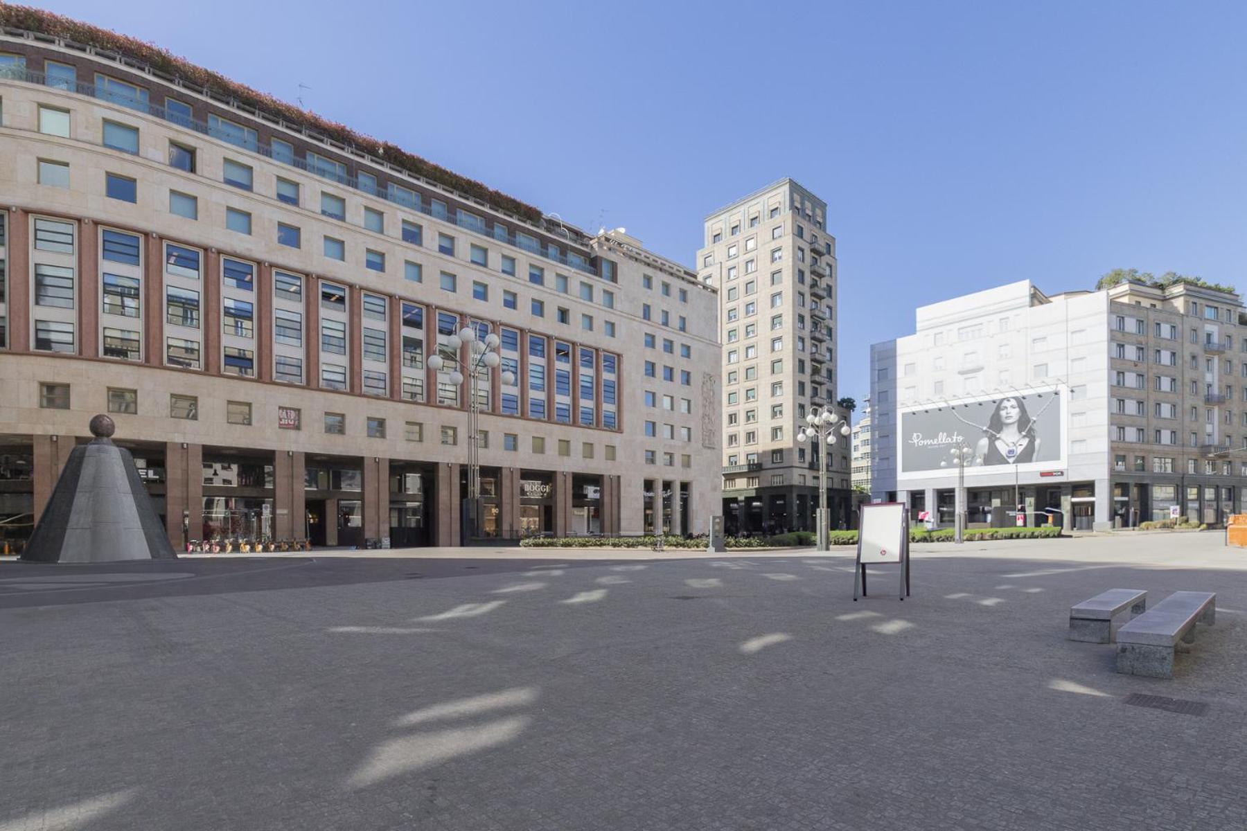 Apartment San Babila Tower With Panoramic Terrace Overlooking Duomo By Rentopolis Milan
