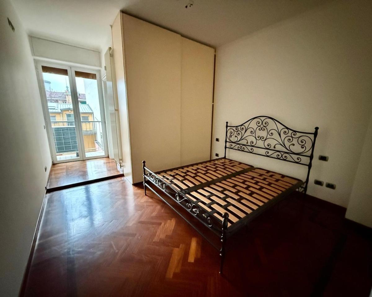 Brand New Near Center Apartment Milan