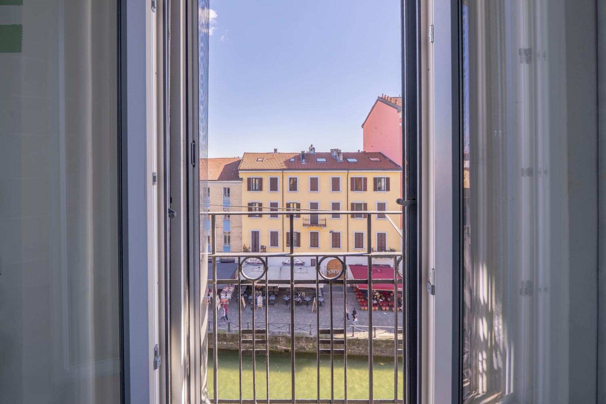 View Of The Navigli - In The Heart Of - Wifi Apartment Milan