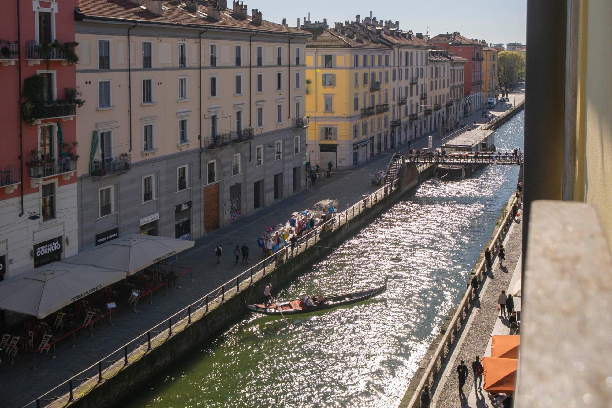 View Of The Navigli - In The Heart Of - Wifi Apartment