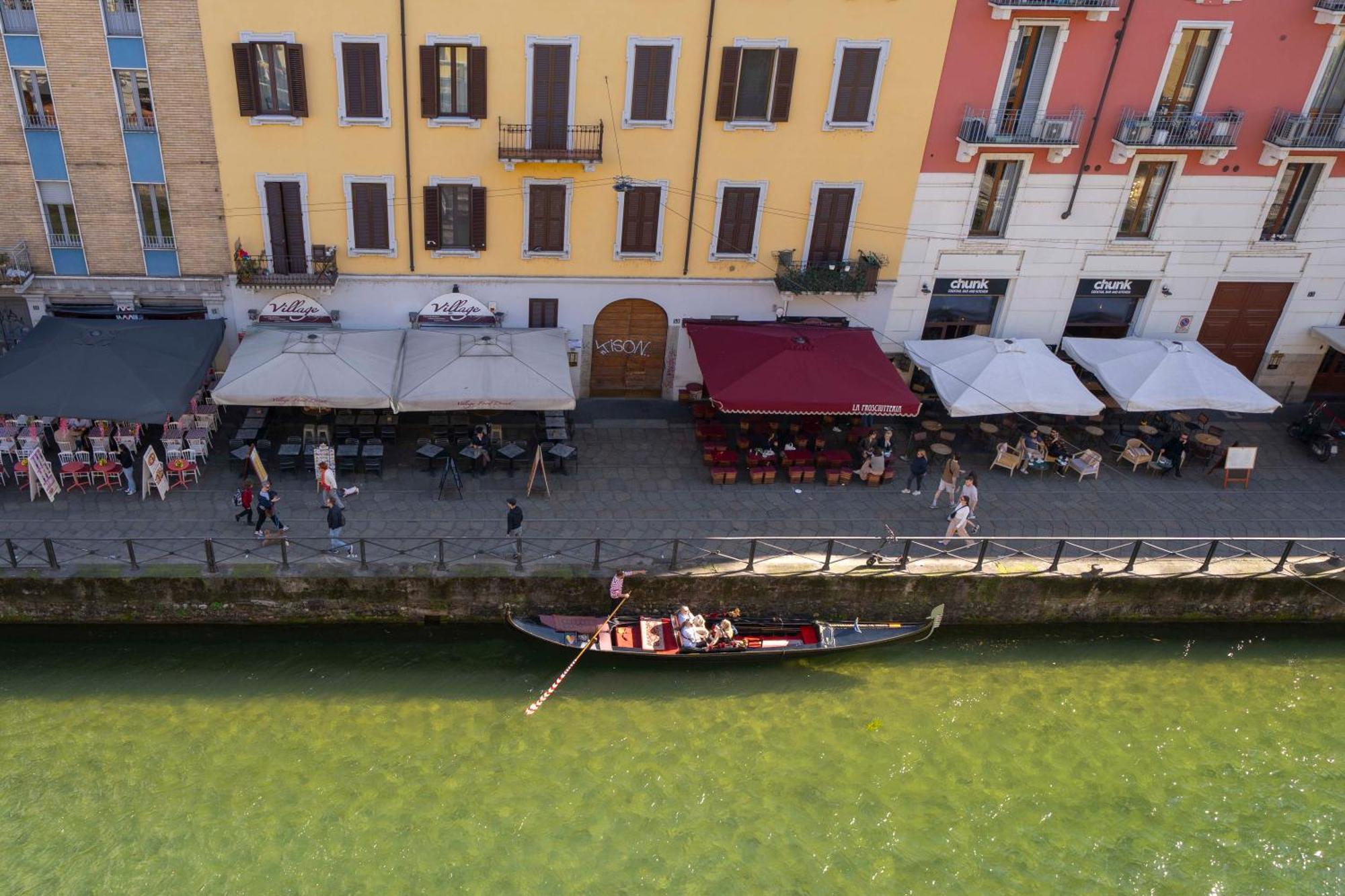View Of The Navigli - In The Heart Of - Wifi Apartment *