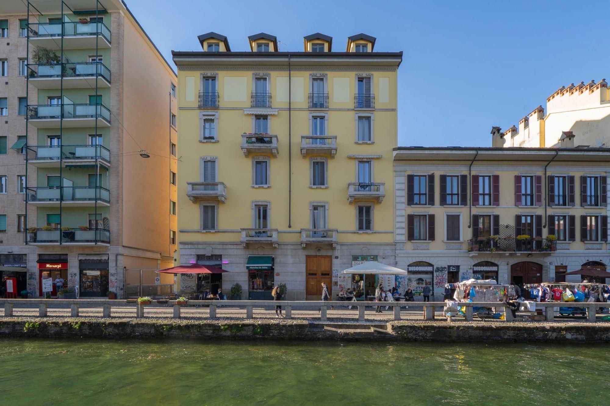 View Of The Navigli - In The Heart Of - Wifi Apartment *