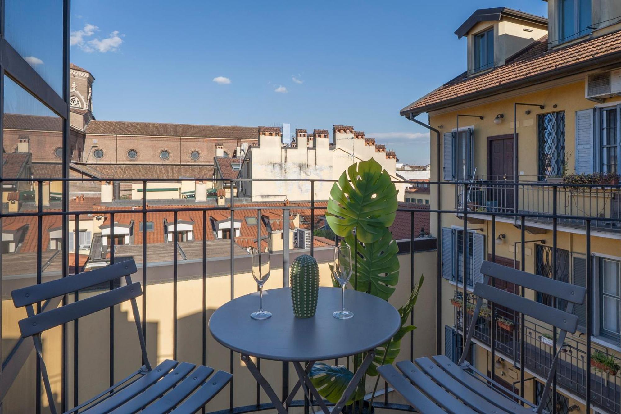 View Of The Navigli - In The Heart Of - Wifi Apartment Milan