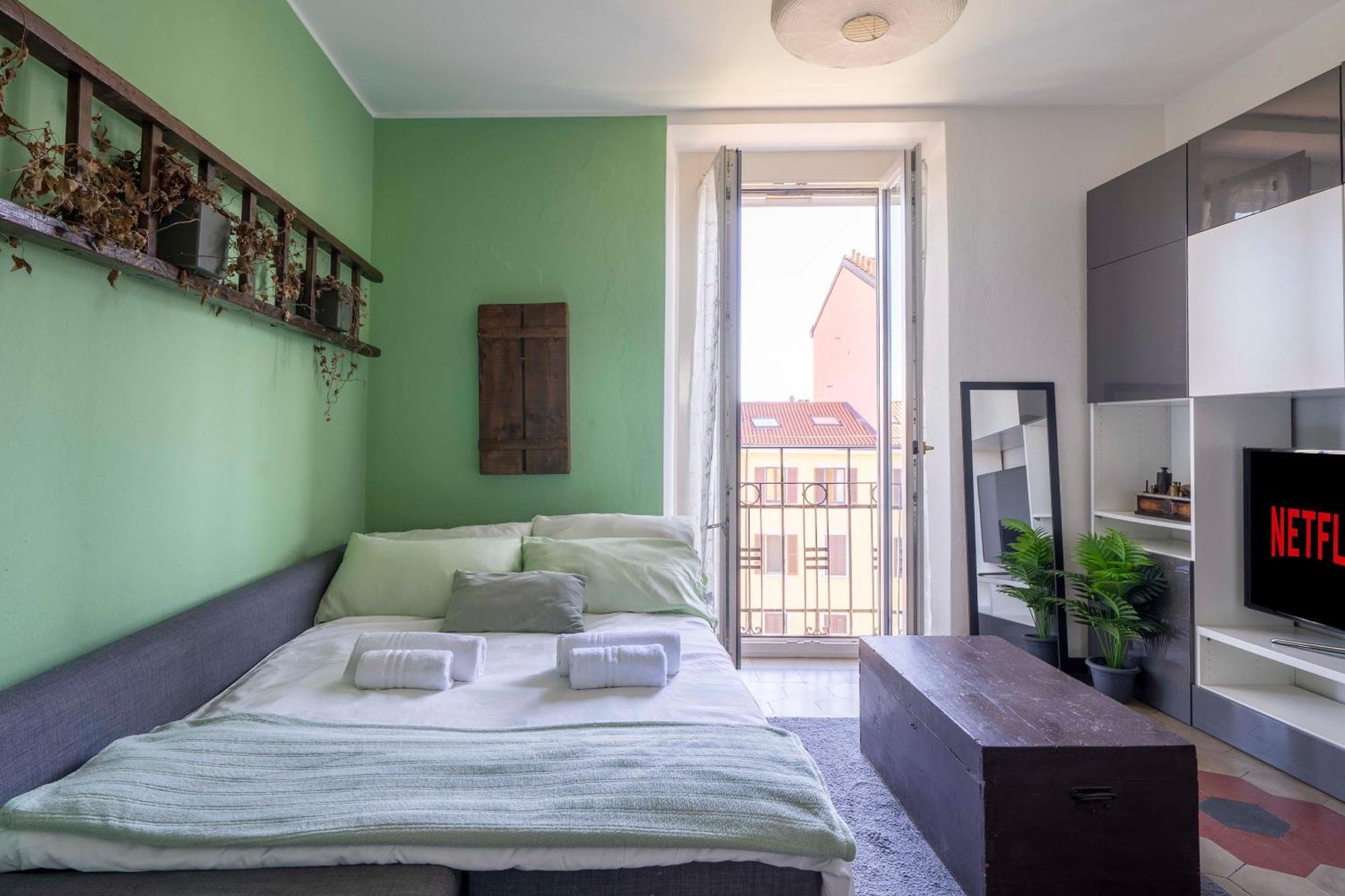 View Of The Navigli - In The Heart Of - Wifi Apartment Milan