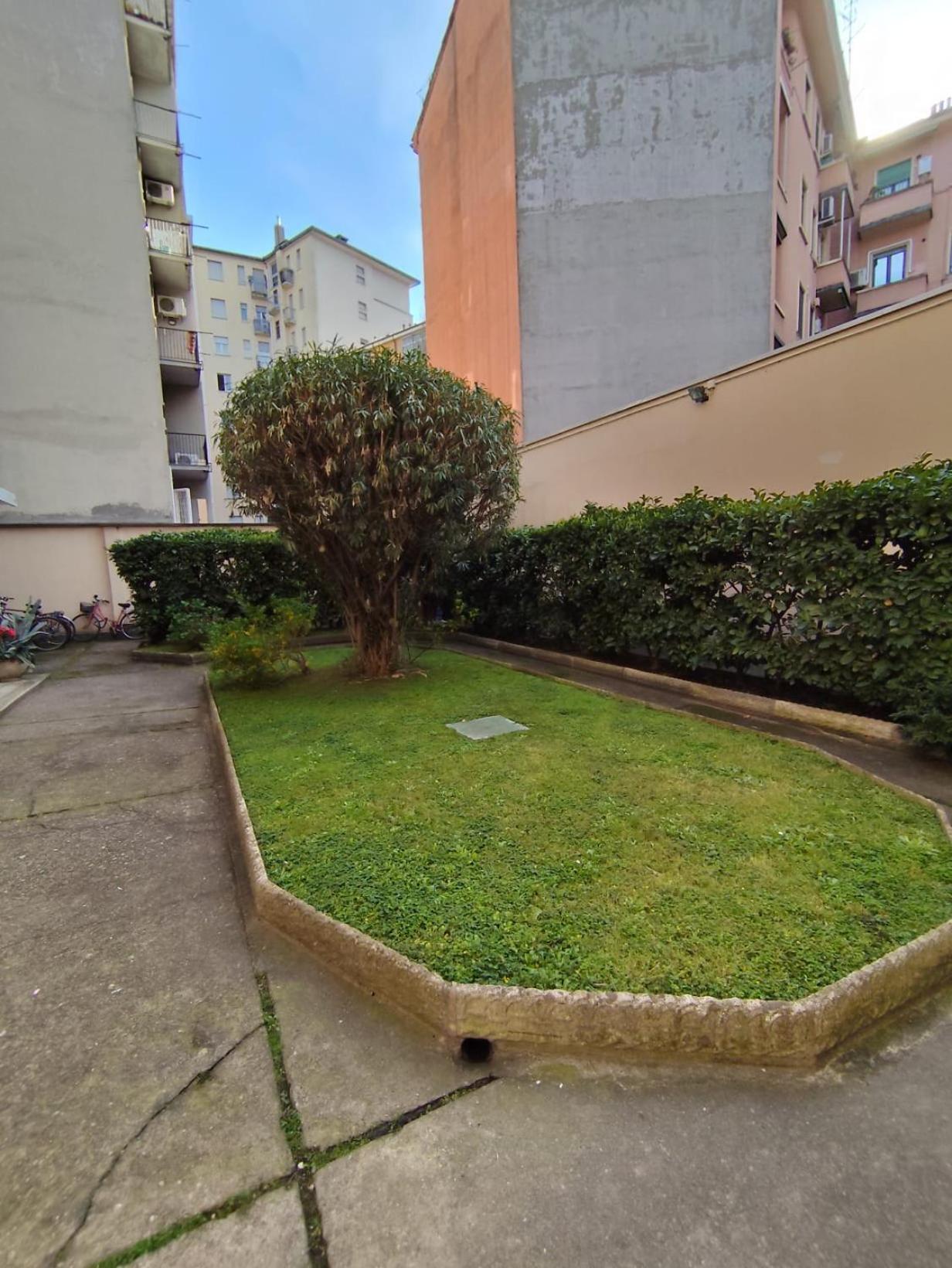 Costanza In Giallo Milano