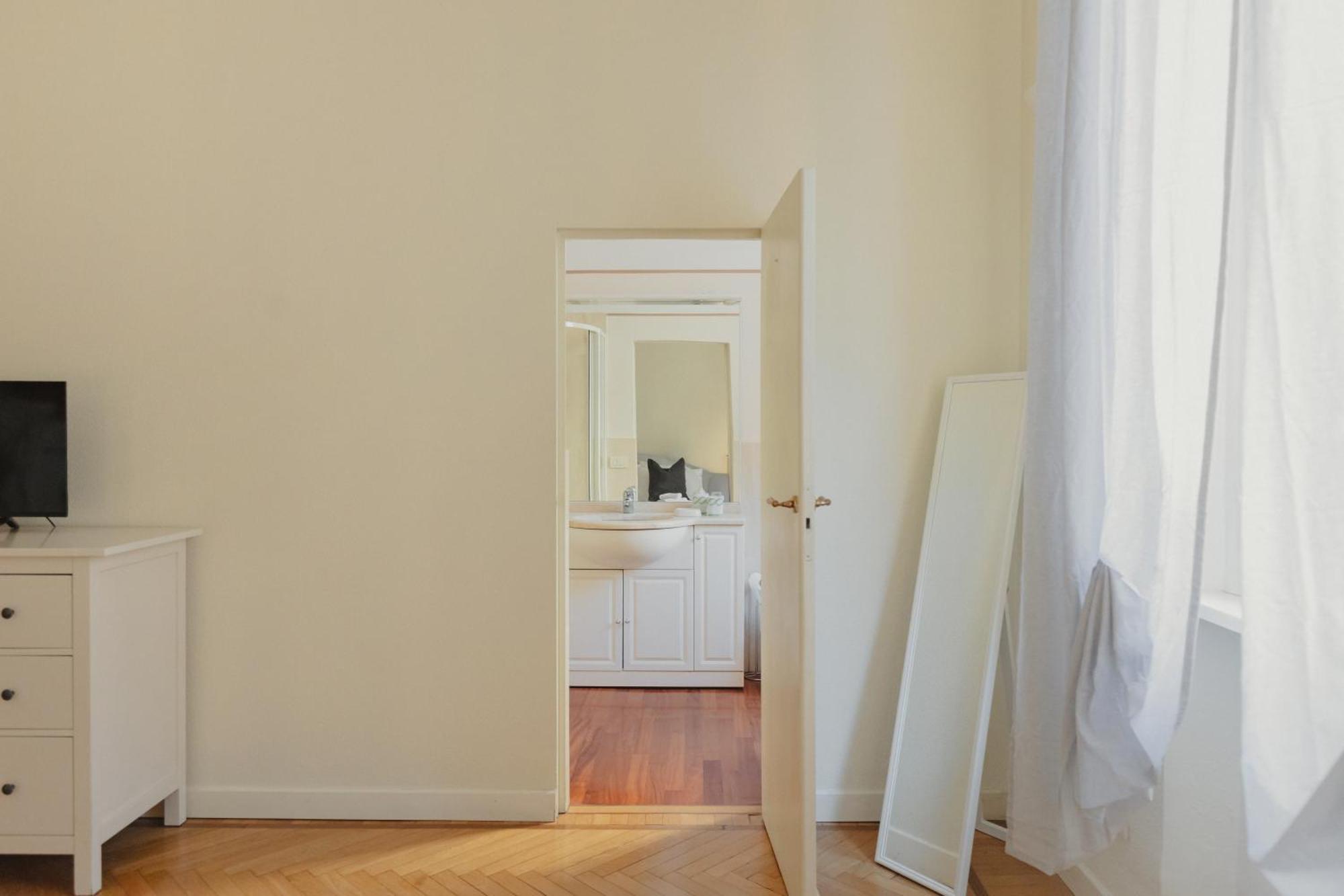 Gohost - Quiet, Bright & Stylish Flat In The Heart Of Apartment