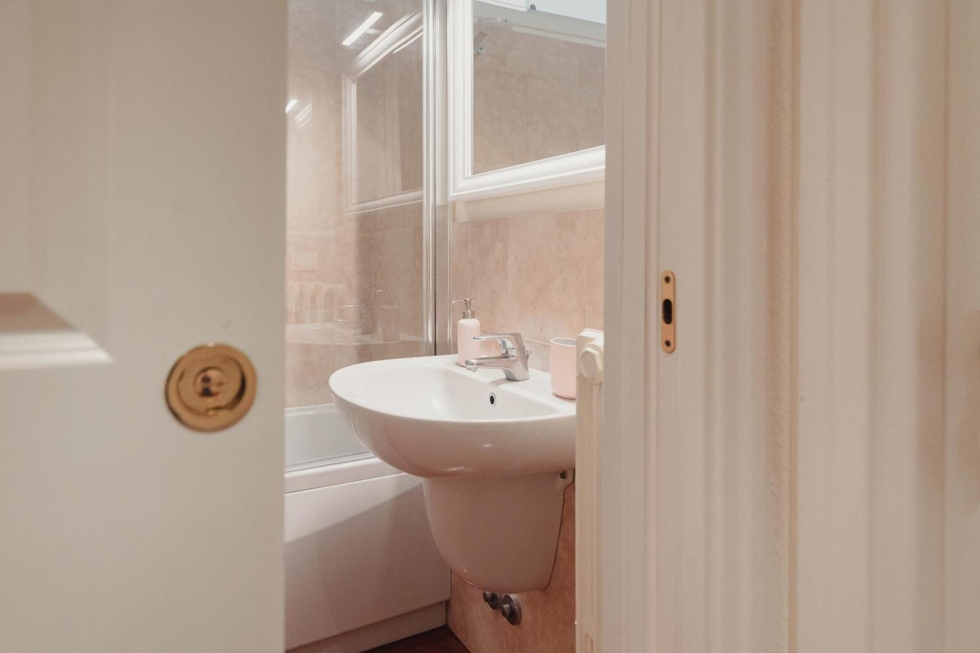 Gohost - Quiet, Bright & Stylish Flat In The Heart Of * Milan