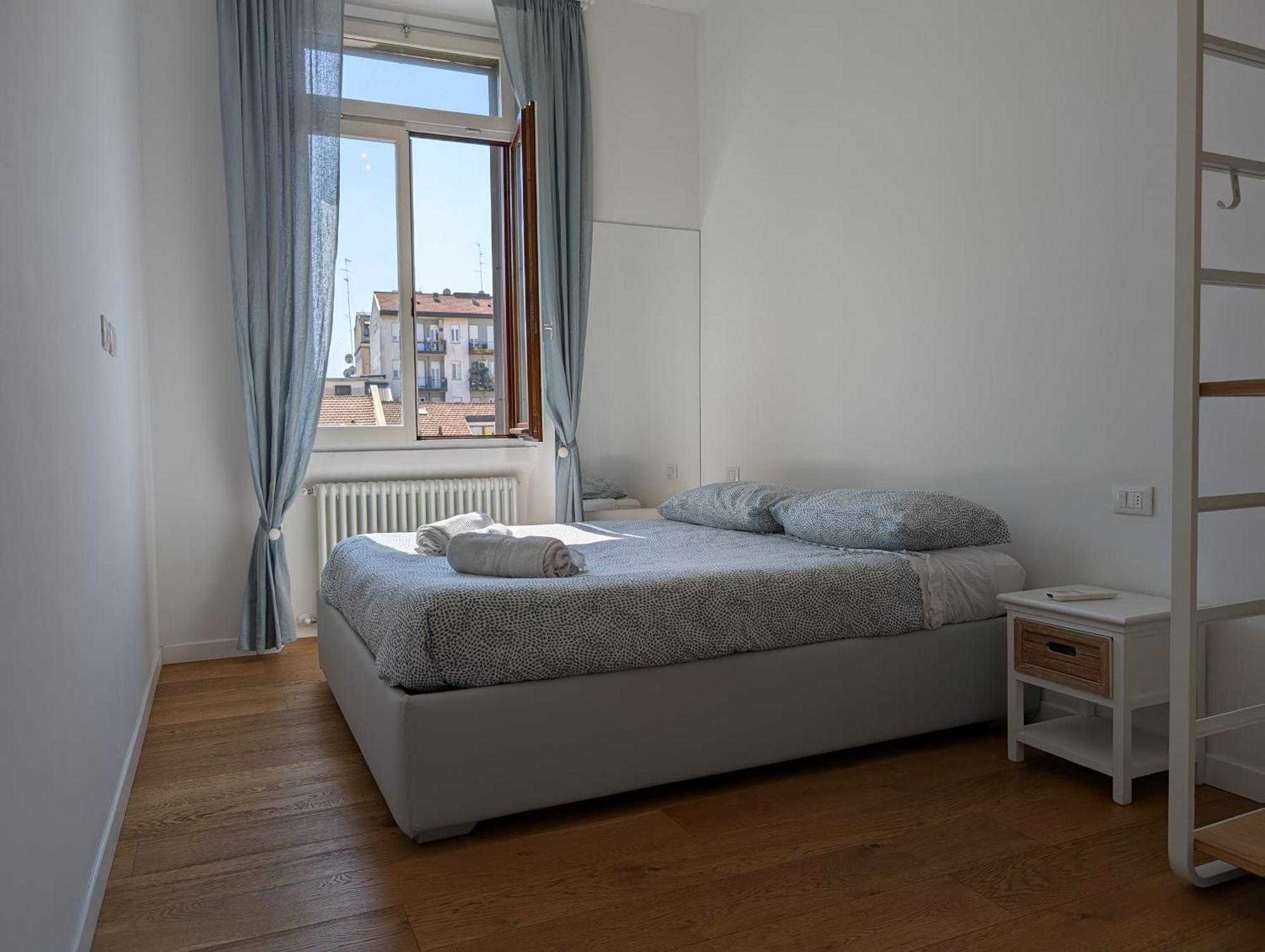 Isola - Bright 2-room With Balcony Milan