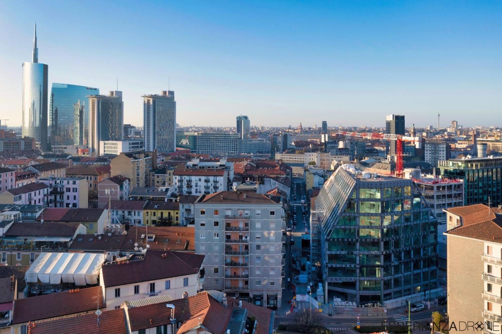 Isola - Bright 2-room With Balcony Apartment Milan