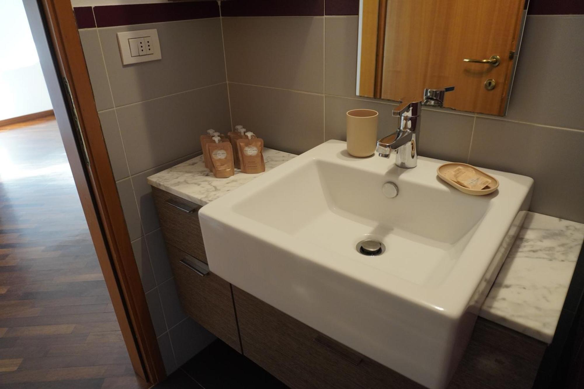 Tavazzano 10 - At Your Place Apartment *