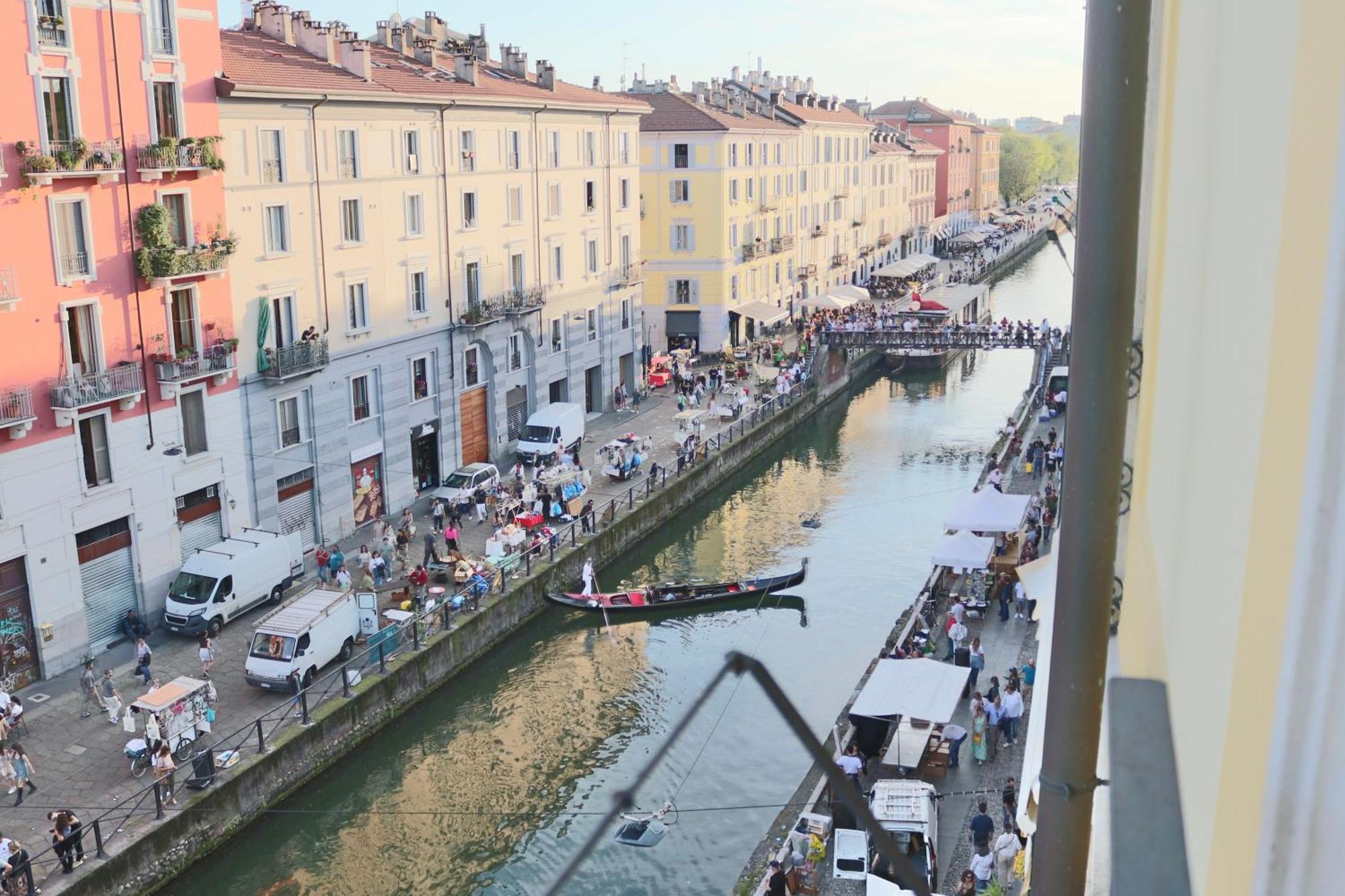 View Of The Navigli - In The Heart Of - Wifi Apartment *