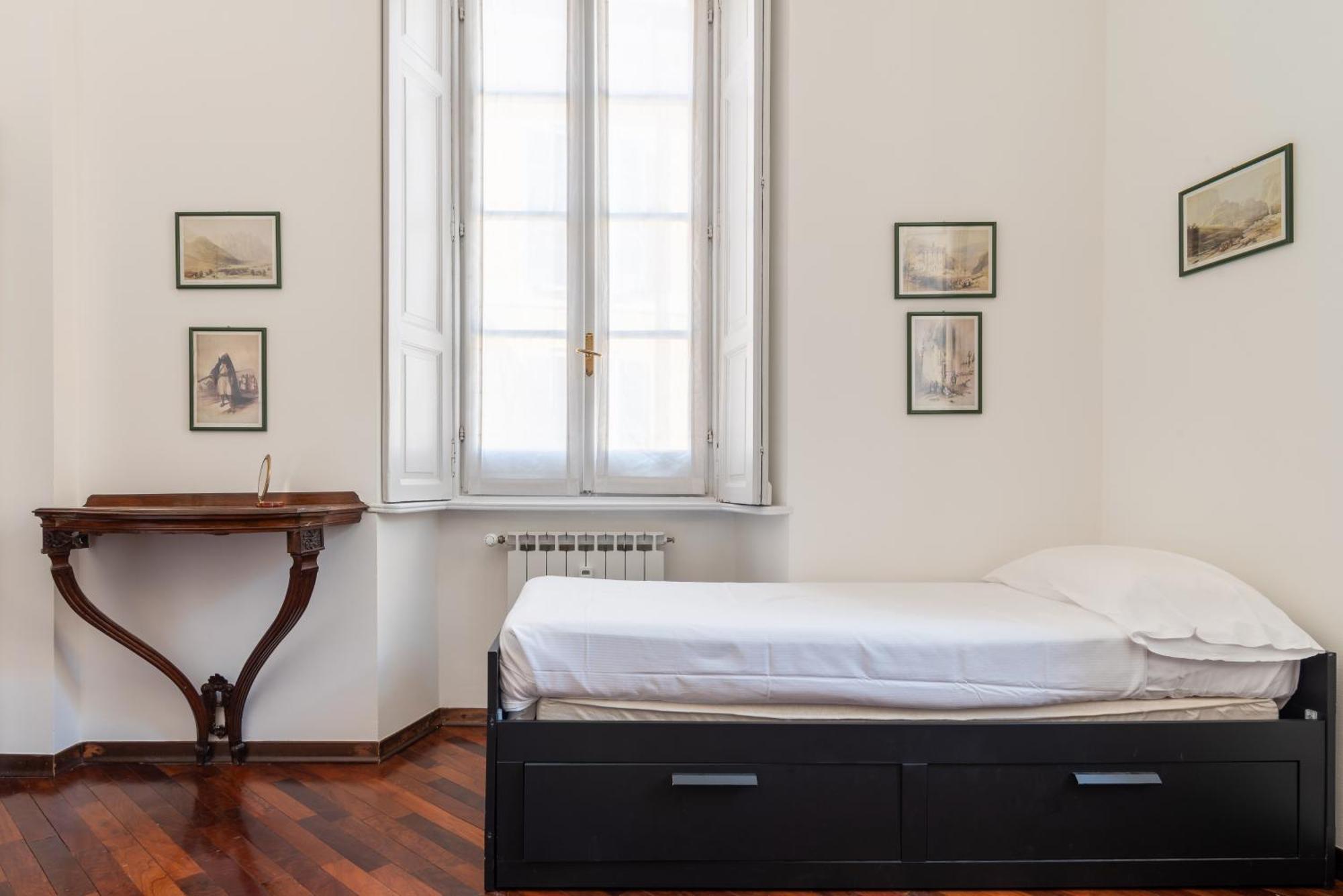 Spacious And Bright Three-room Just Few Steps From The Duomo * Milan