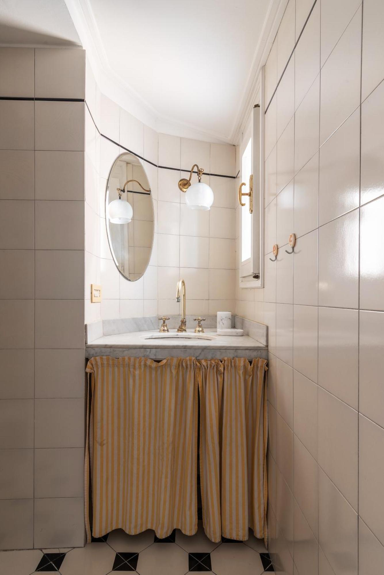 Spacious And Bright Three-room Just Few Steps From The Duomo * Milan