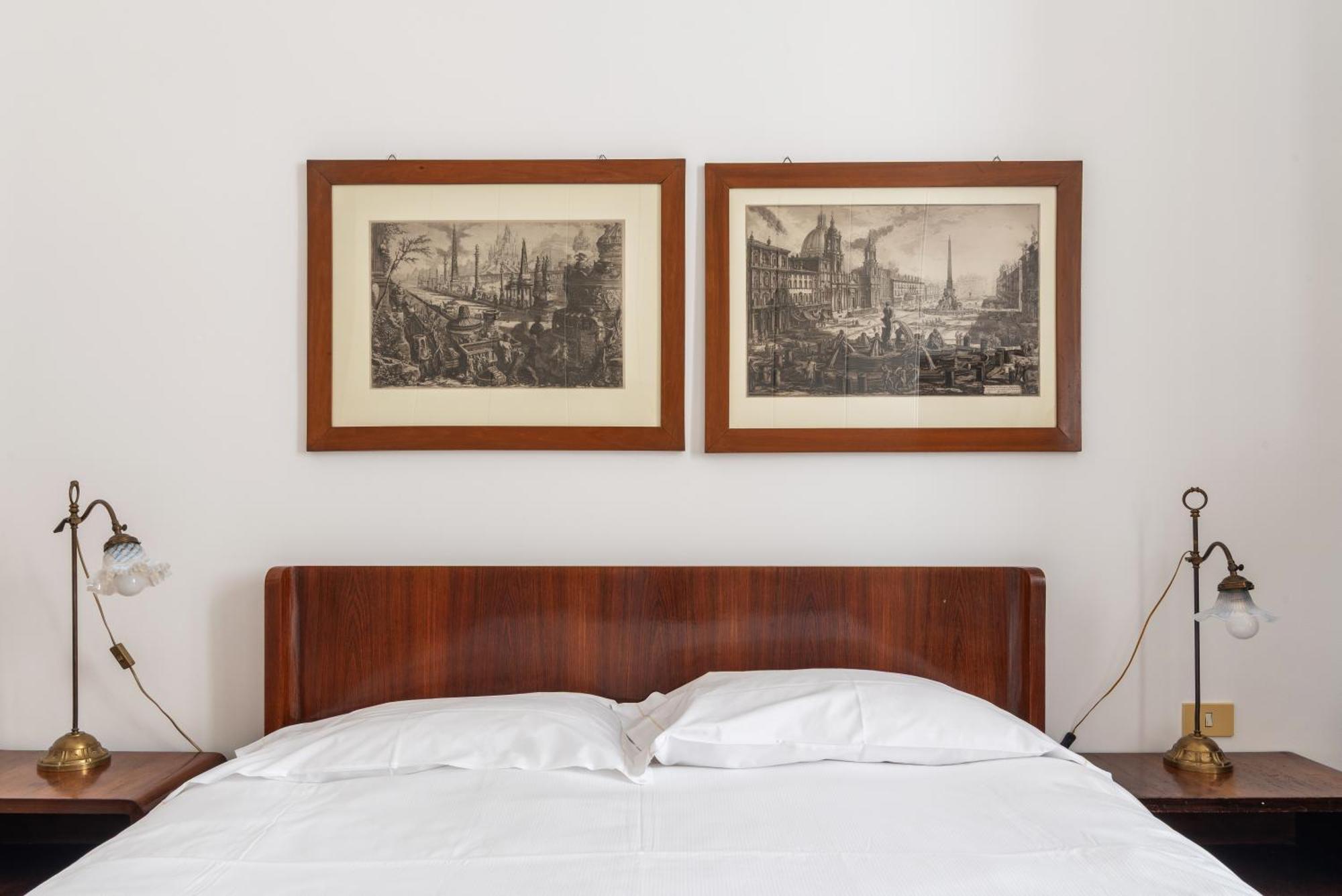 Apartment Spacious And Bright Three-room Just Few Steps From The Duomo Milan