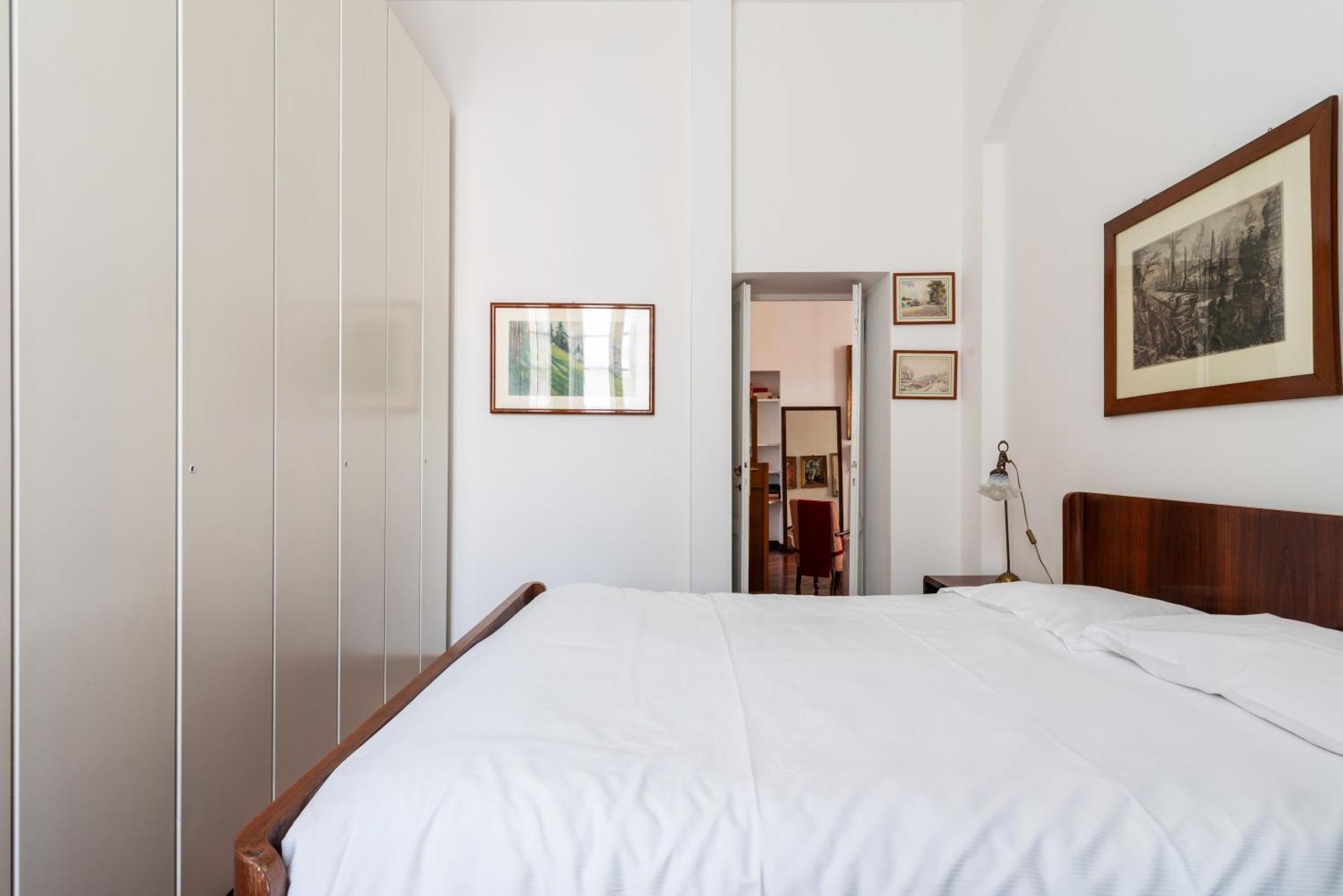 Apartment Spacious And Bright Three-room Just Few Steps From The Duomo *