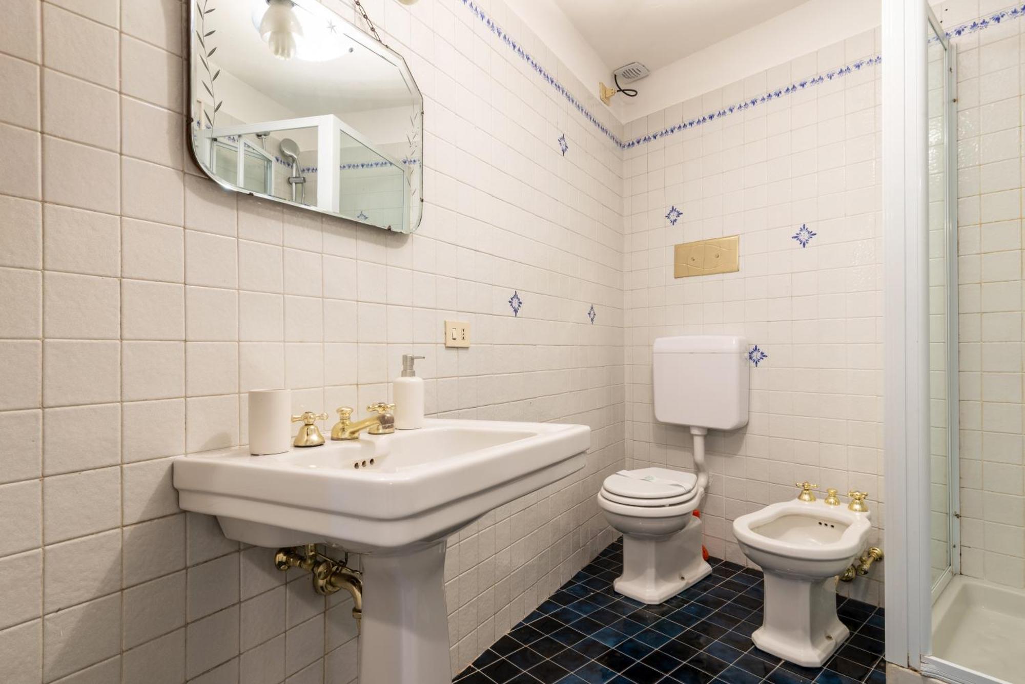Spacious And Bright Three-room Just Few Steps From The Duomo Milan