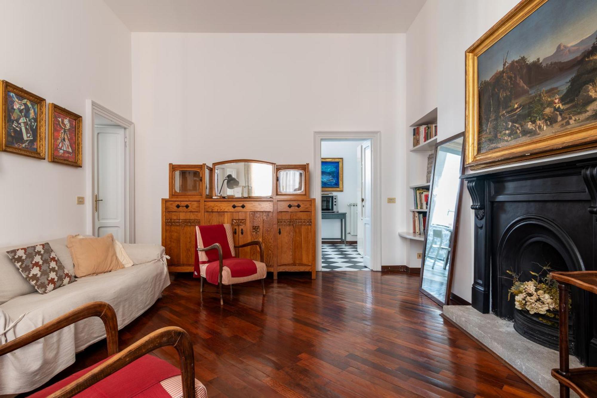Spacious And Bright Three-room Just Few Steps From The Duomo * Milan