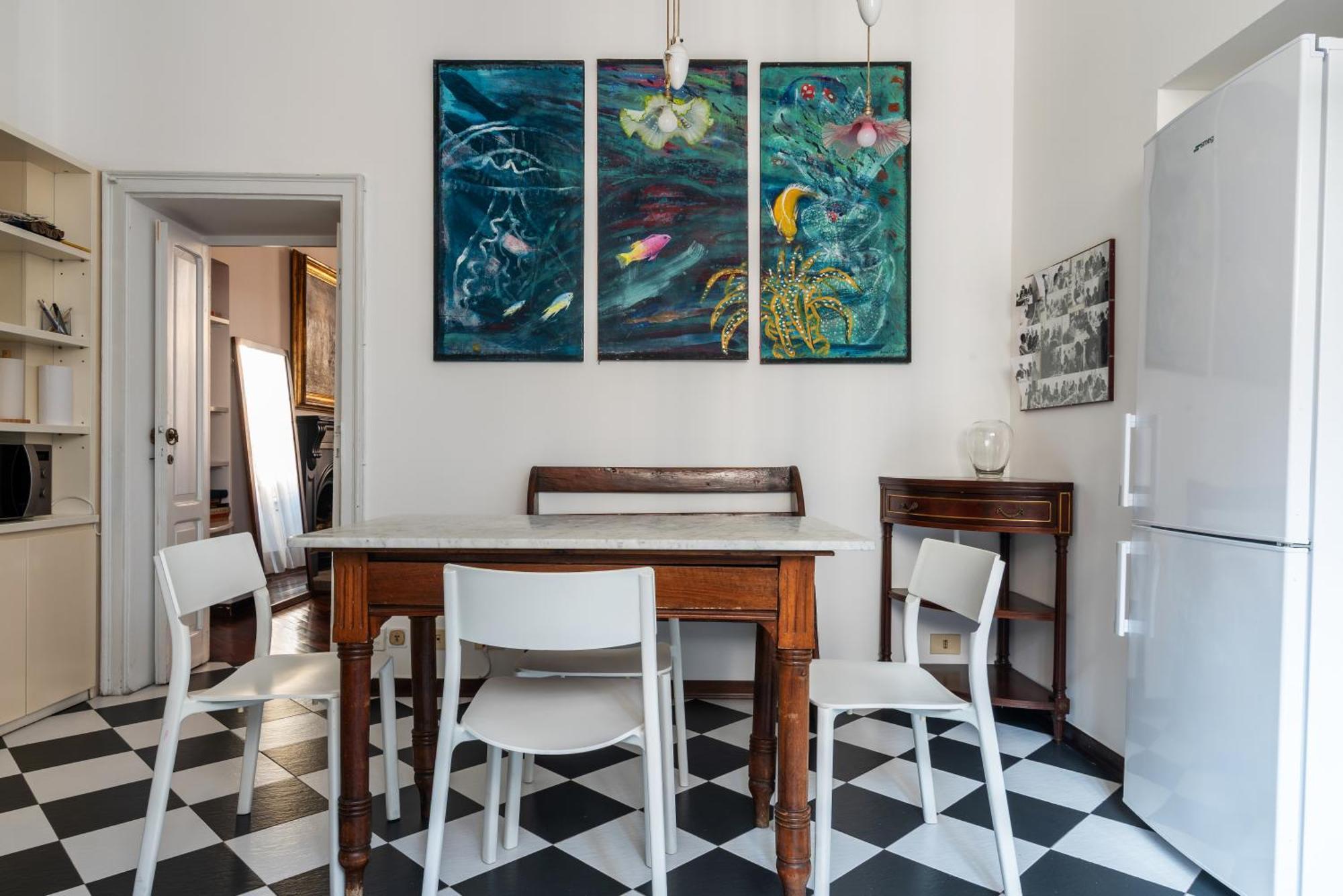 Spacious And Bright Three-room Just Few Steps From The Duomo