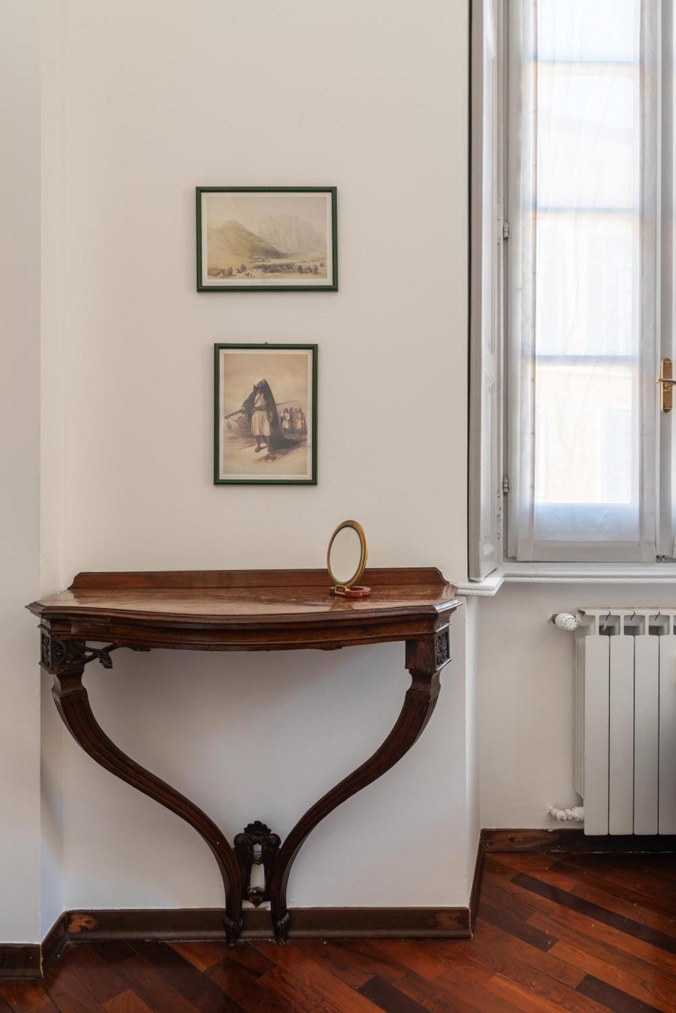 Spacious And Bright Three-room Just Few Steps From The Duomo Apartment