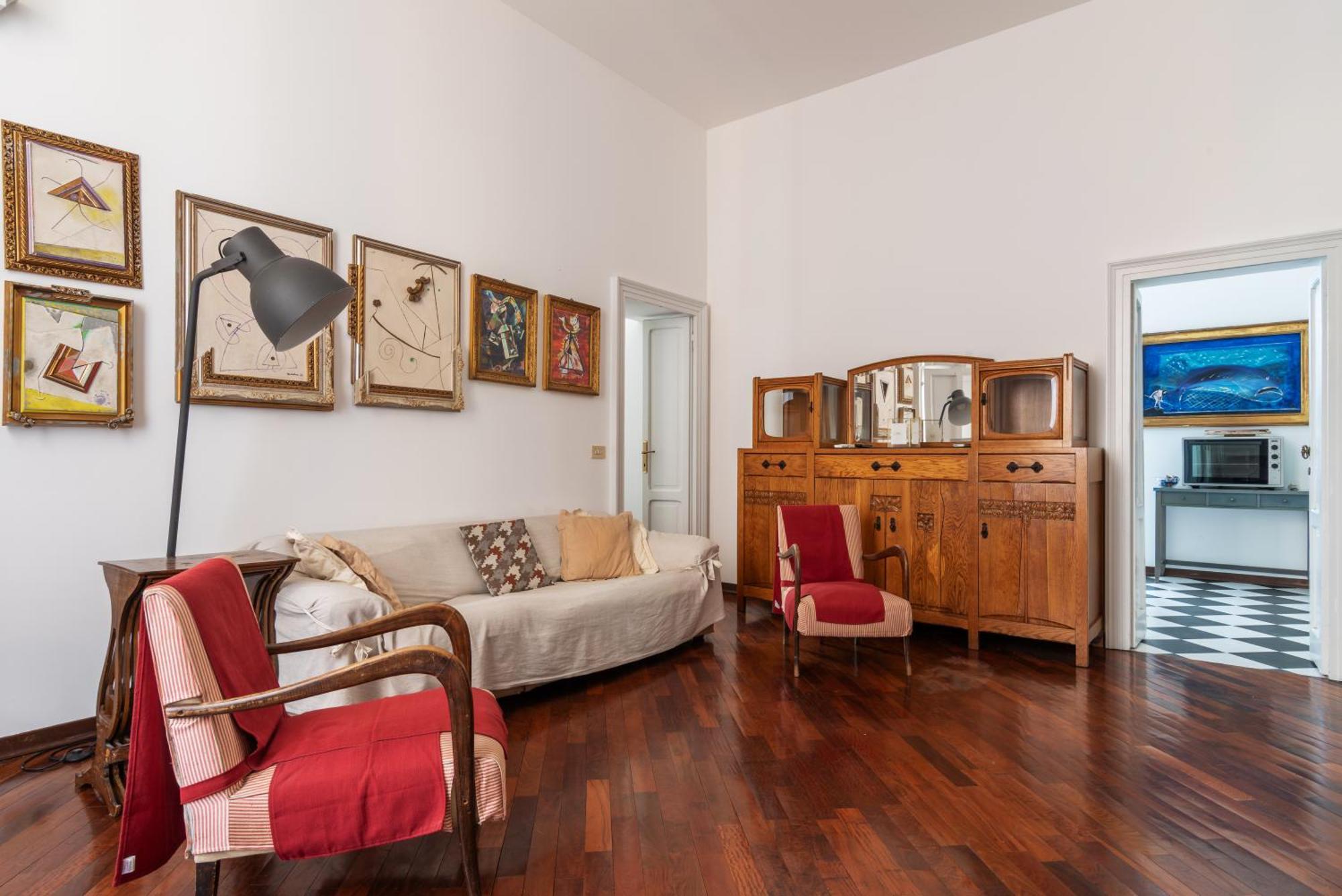Apartment Spacious And Bright Three-room Just Few Steps From The Duomo Milan
