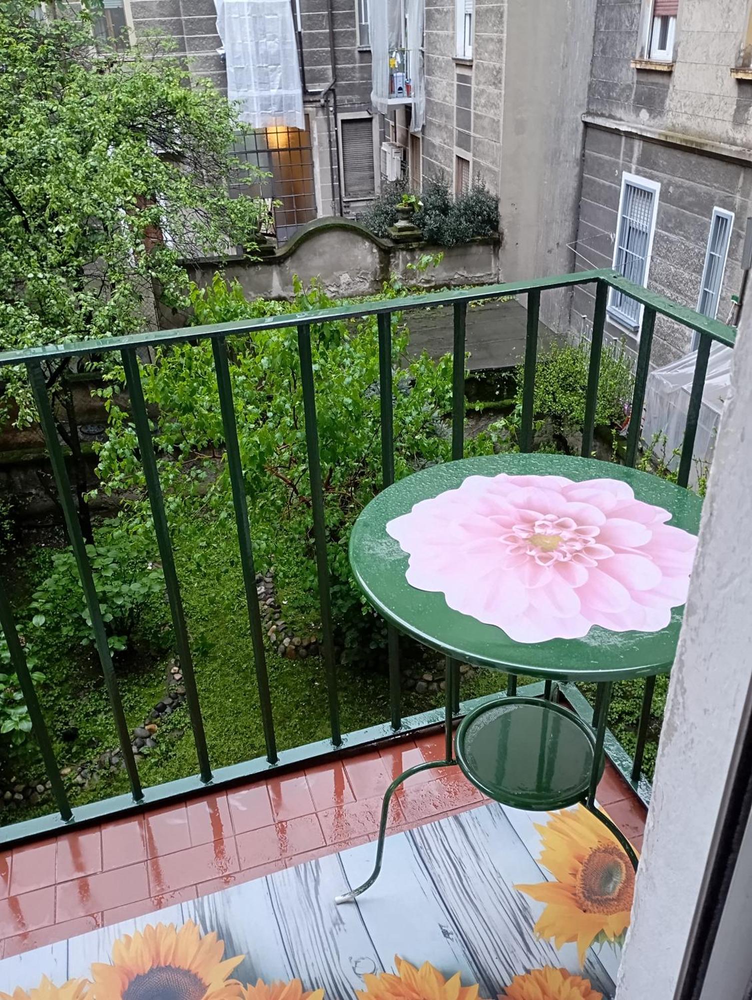 Apartment Flores Home, Vintage Charm Near Center & Navigli Milan