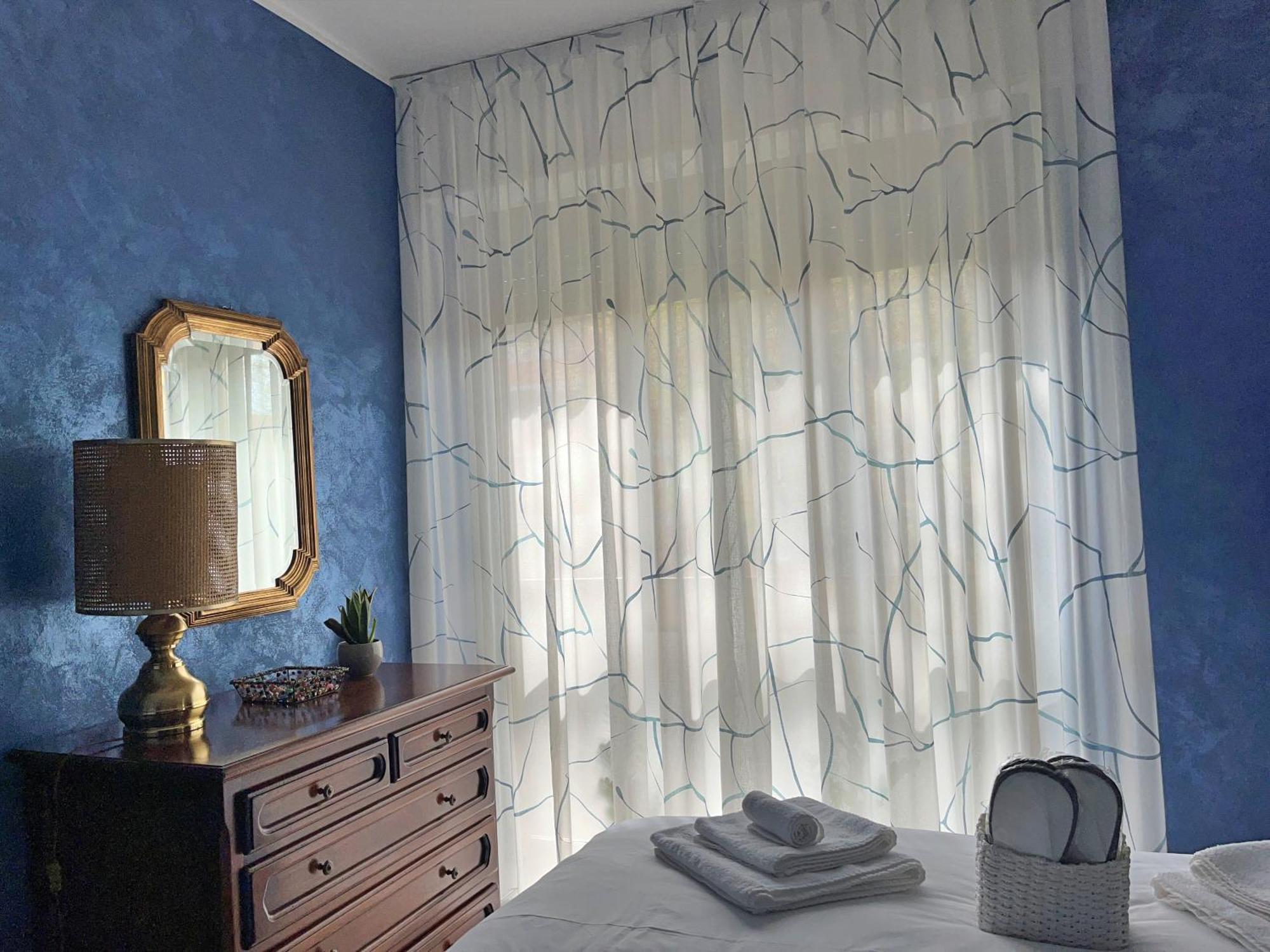 Homestay Cozy Room In Elegant Flat Shared With Alex, Tube 5 Min Walking Milan