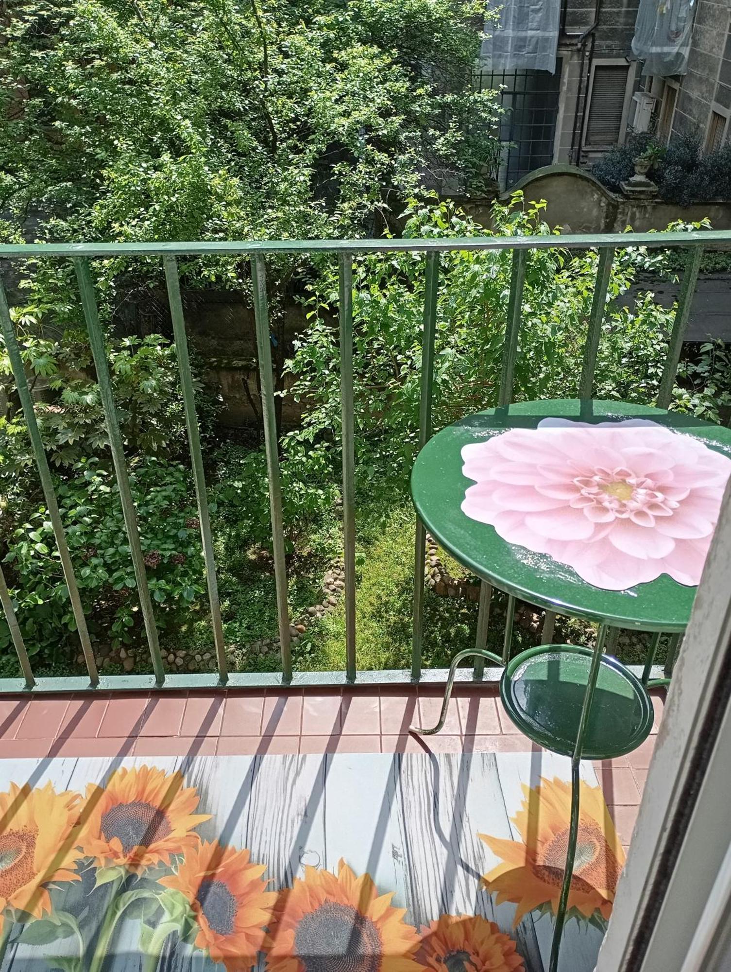 Flores Home, Vintage Charm Near Center & Navigli Apartment *