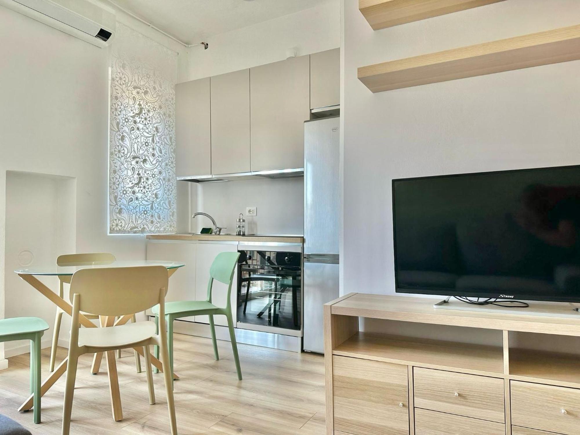 Apartment Metro S&m Home, Moderno E Confortevole Con Metro M3 Sotto Casa Milan