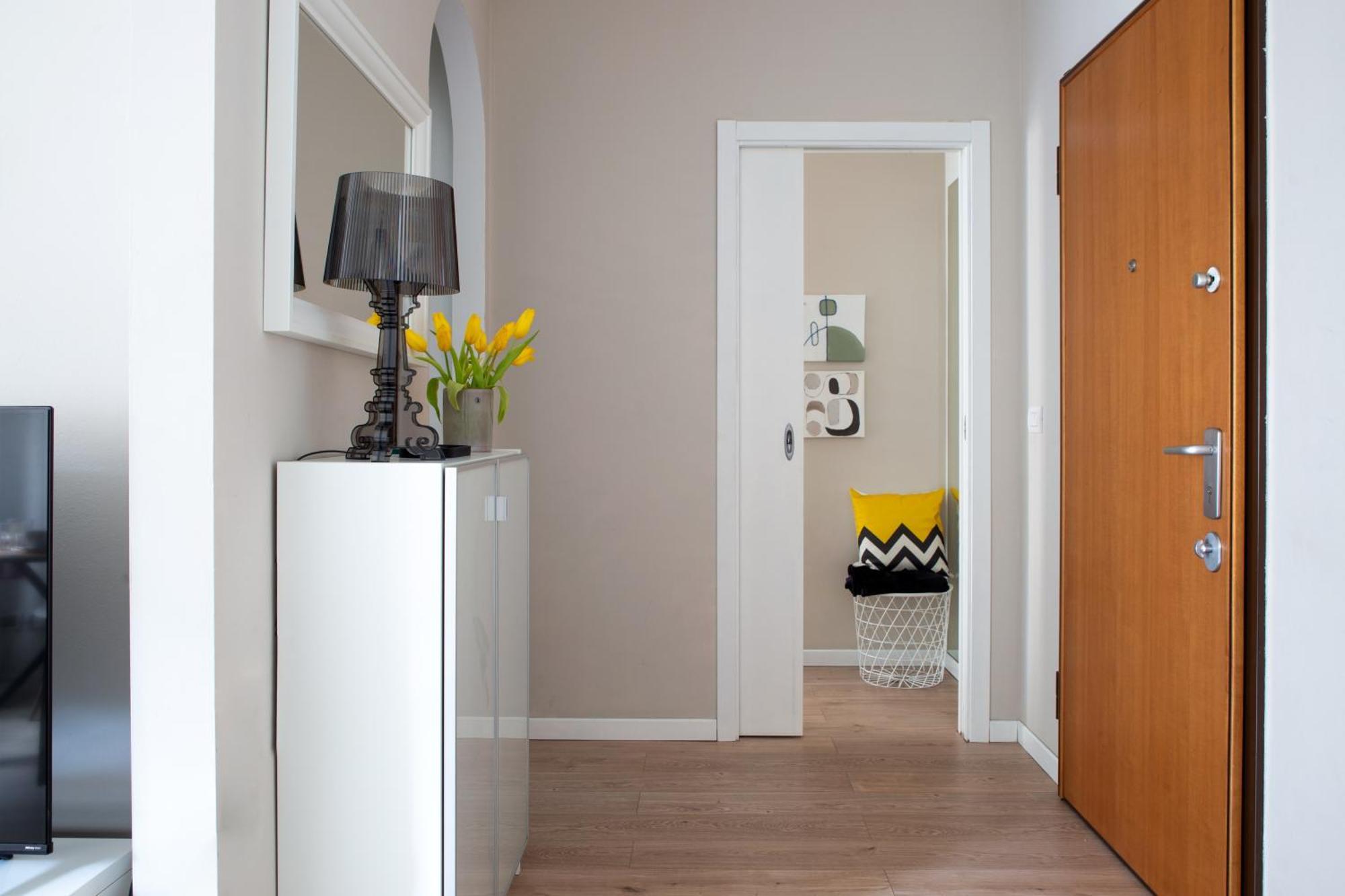 Solari Apartment, Fashion Street