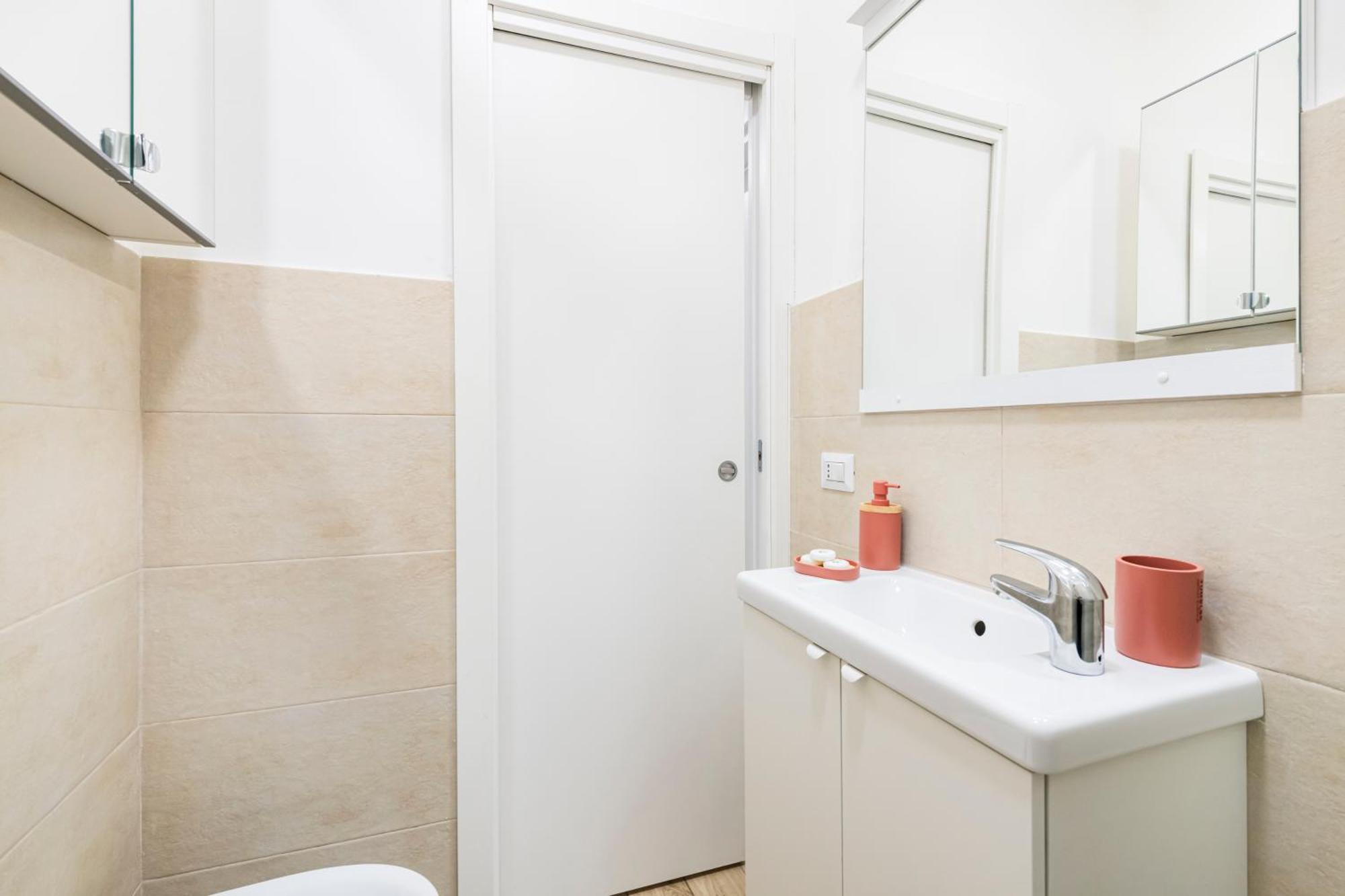 Easylife - Comodo Trilocale In Porta Romana Milan