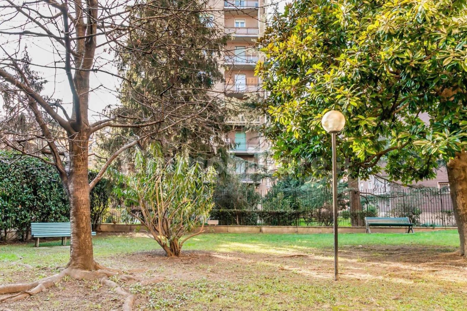 Auguste Metro M1 Rembrandt 45 Apartment *