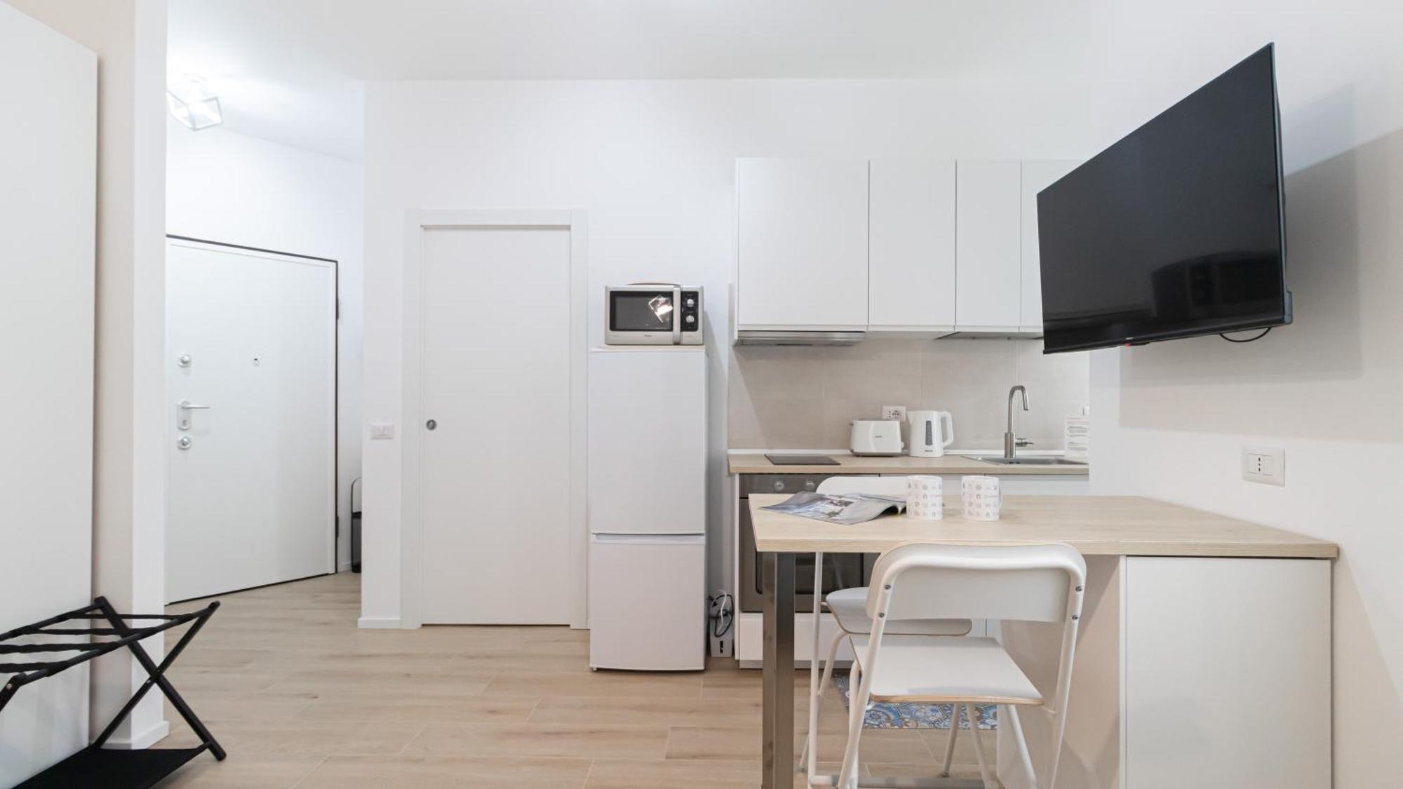 Italianway - Cambiasi 8 * Milan