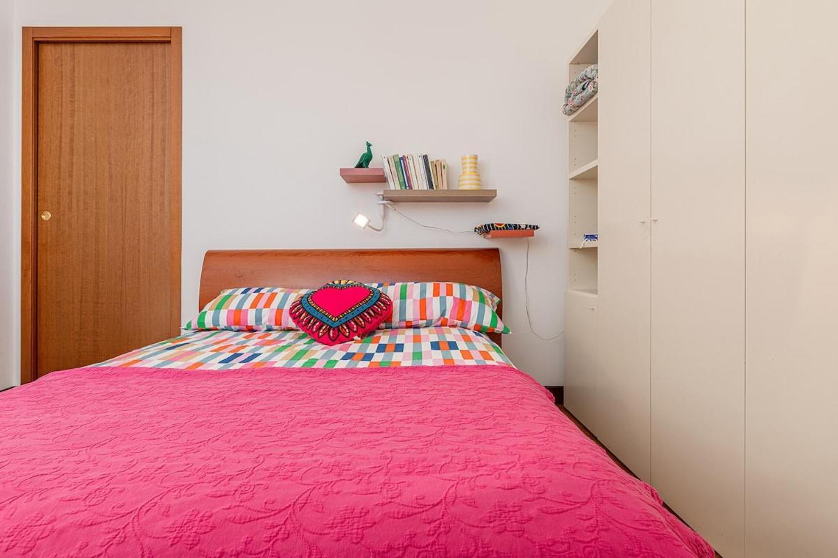The Rainbow House With Terrace! Apartment