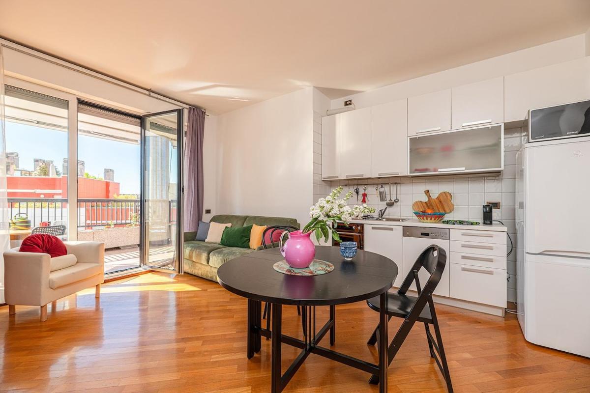 The Rainbow House With Terrace! Apartment *